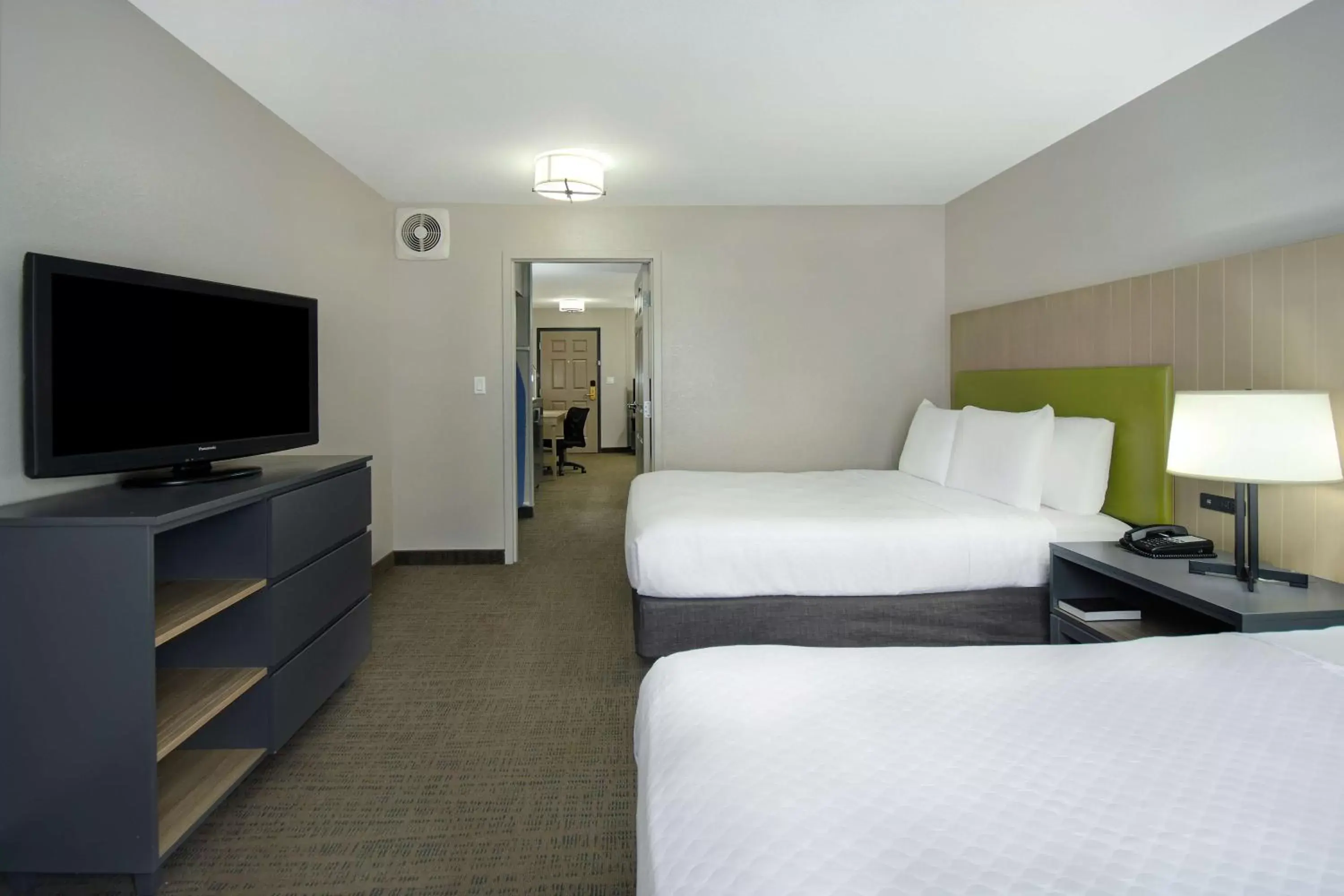 Photo of the whole room, Bed in Country Inn & Suites by Radisson, Cincinnati Airport, KY