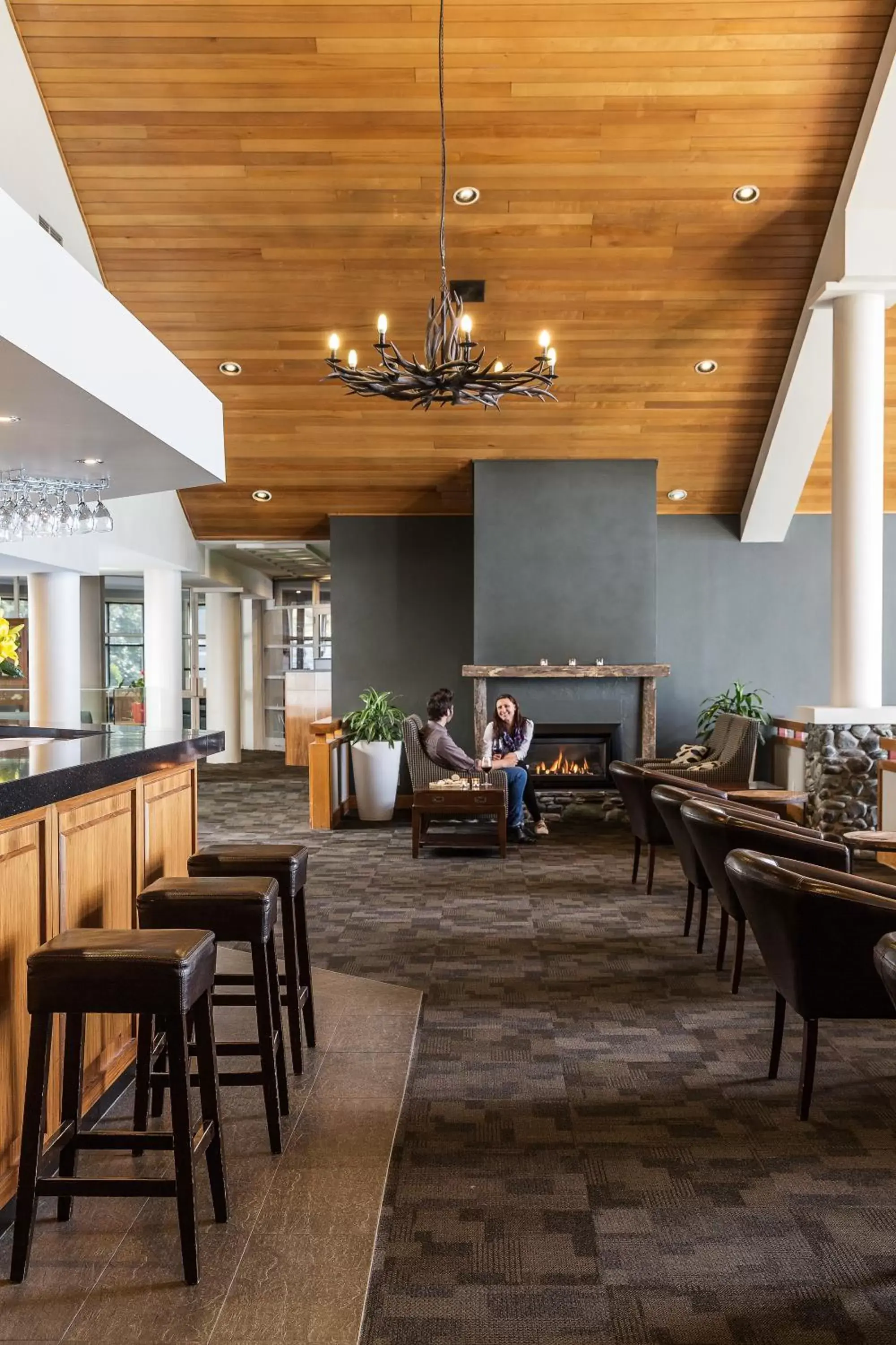 Lounge or bar, Restaurant/Places to Eat in Mercure Queenstown Resort