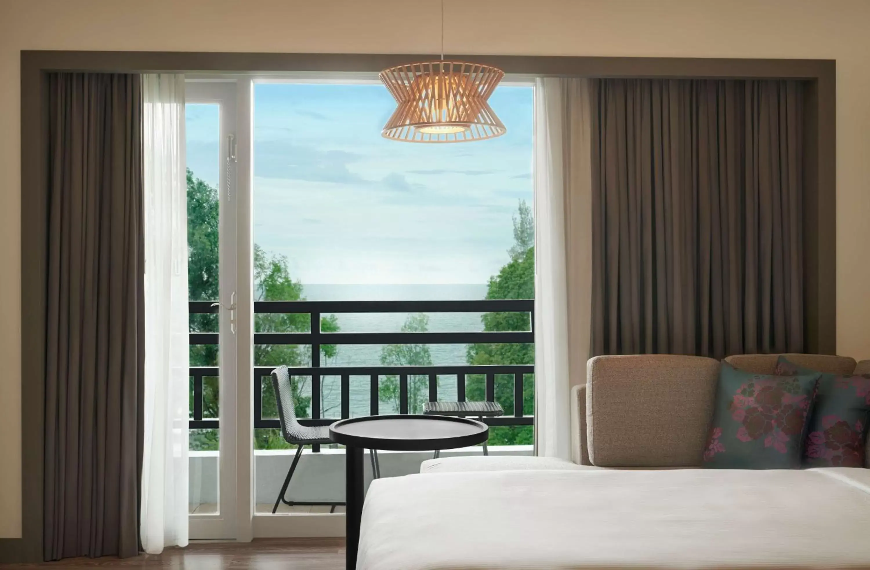 Bed in DoubleTree by Hilton Damai Laut