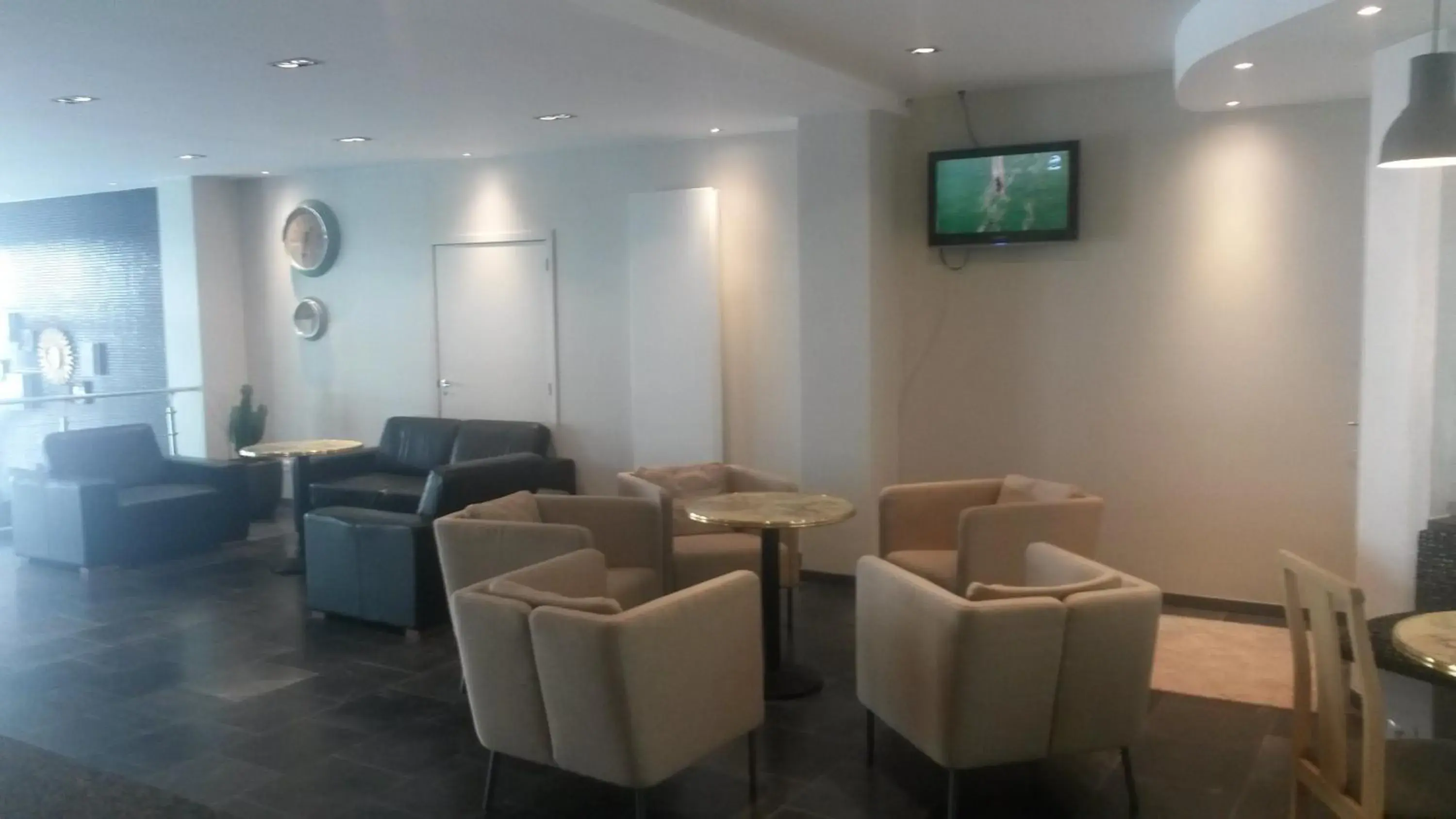 Lobby or reception, Lounge/Bar in Hotel Aviation