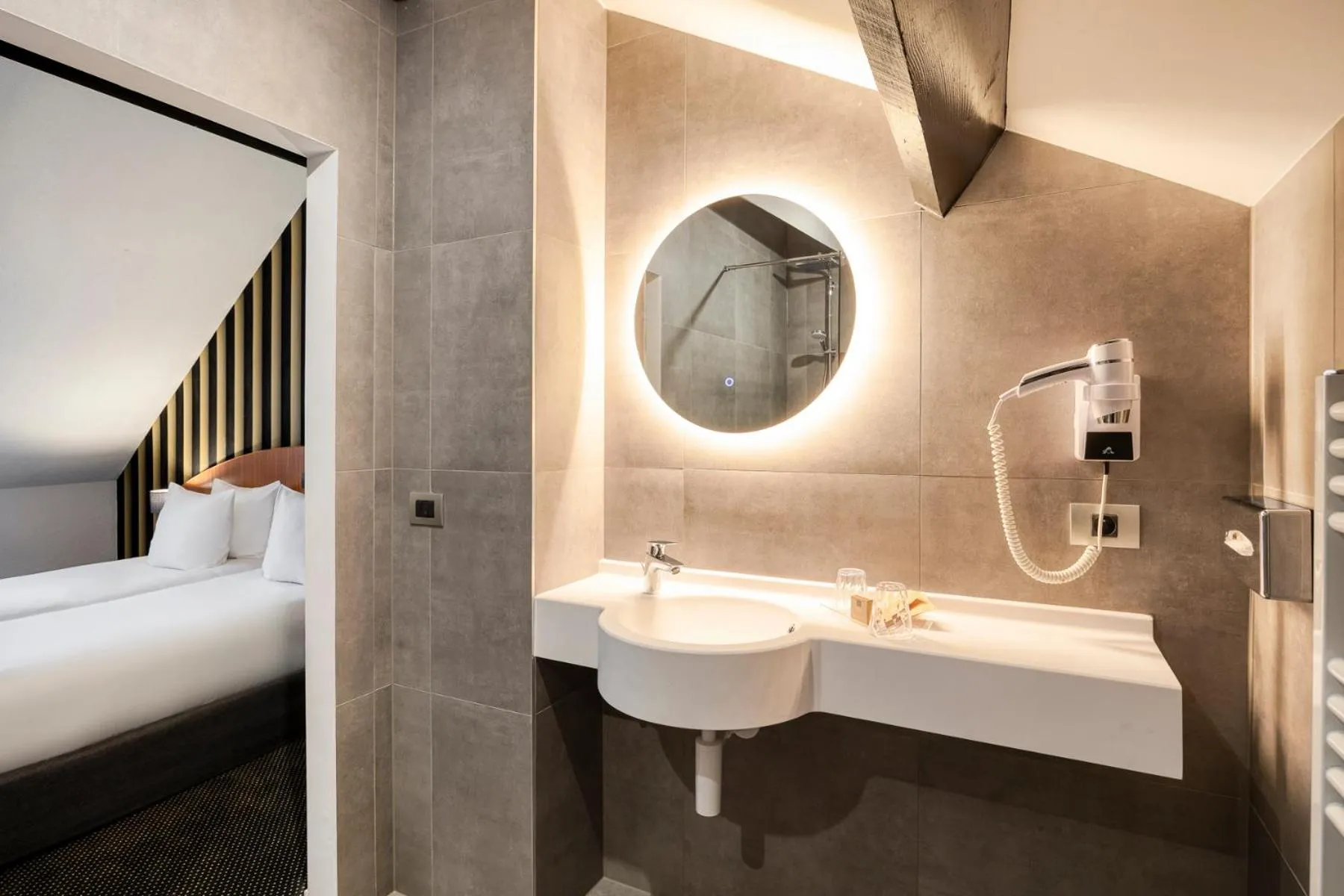 Bedroom, Bed in Aris Grand Place Hotel