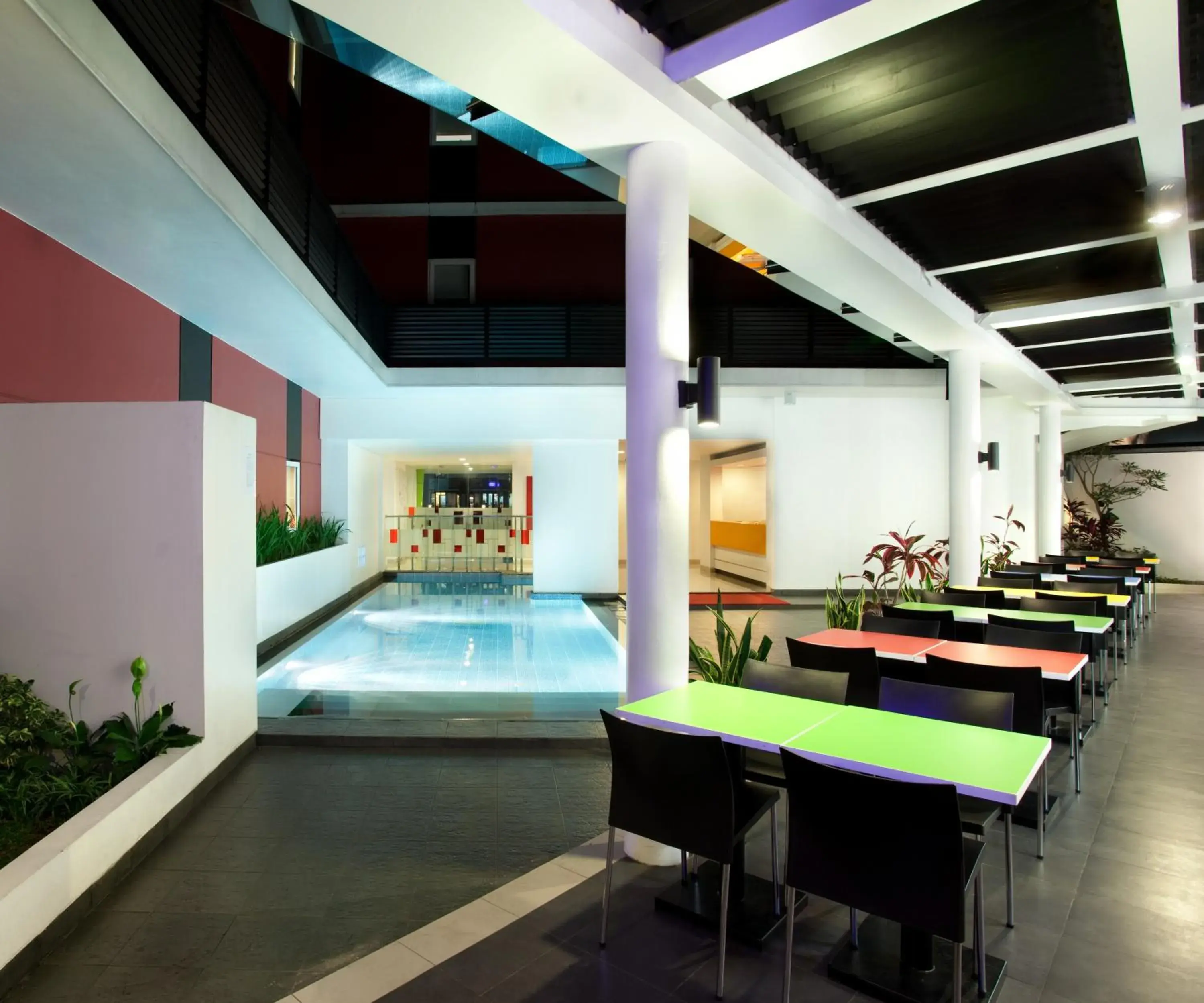 Restaurant/places to eat, Swimming Pool in Amaris Hotel Cimanuk Bandung