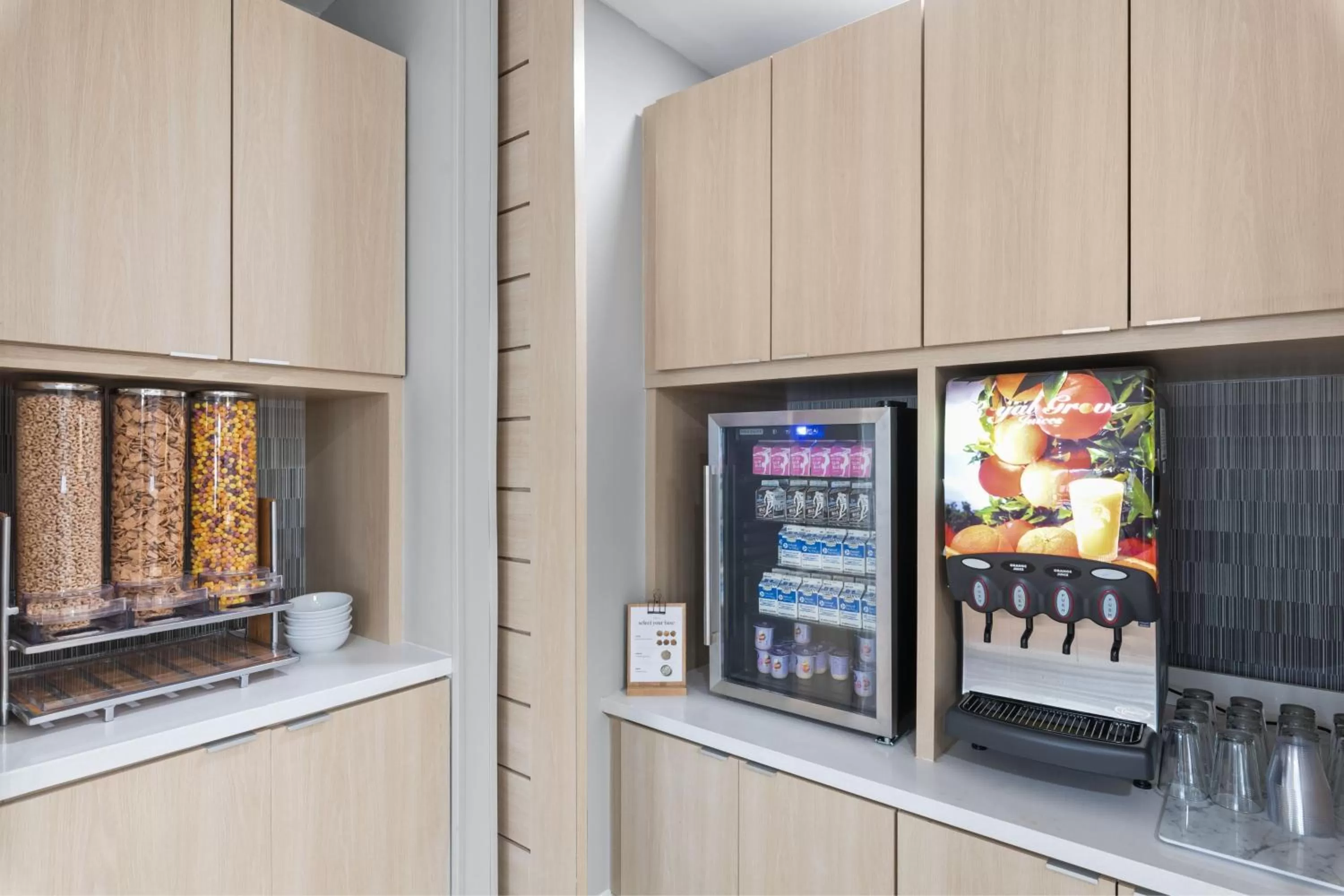 Breakfast in TownePlace Suites by Marriott White Hall