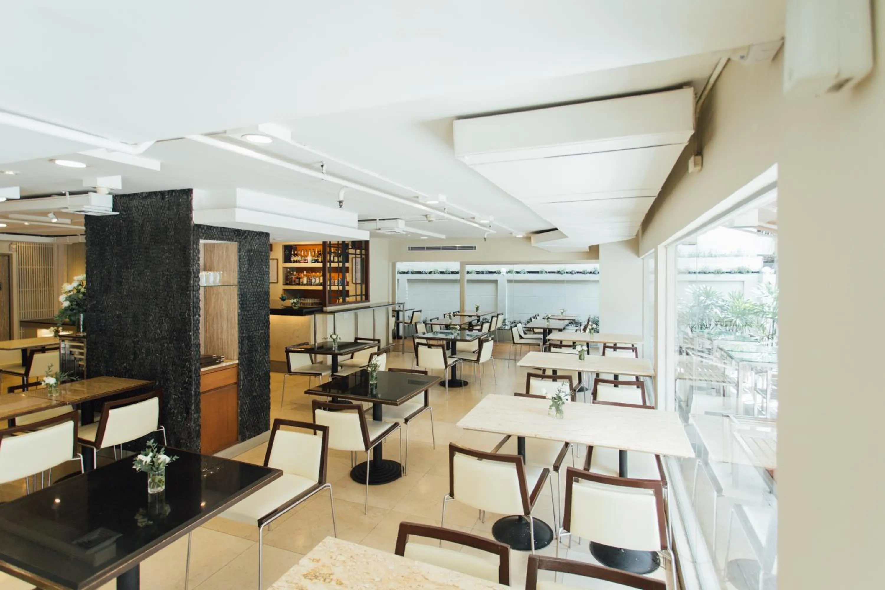 Restaurant/places to eat in Seasons Siam Hotel