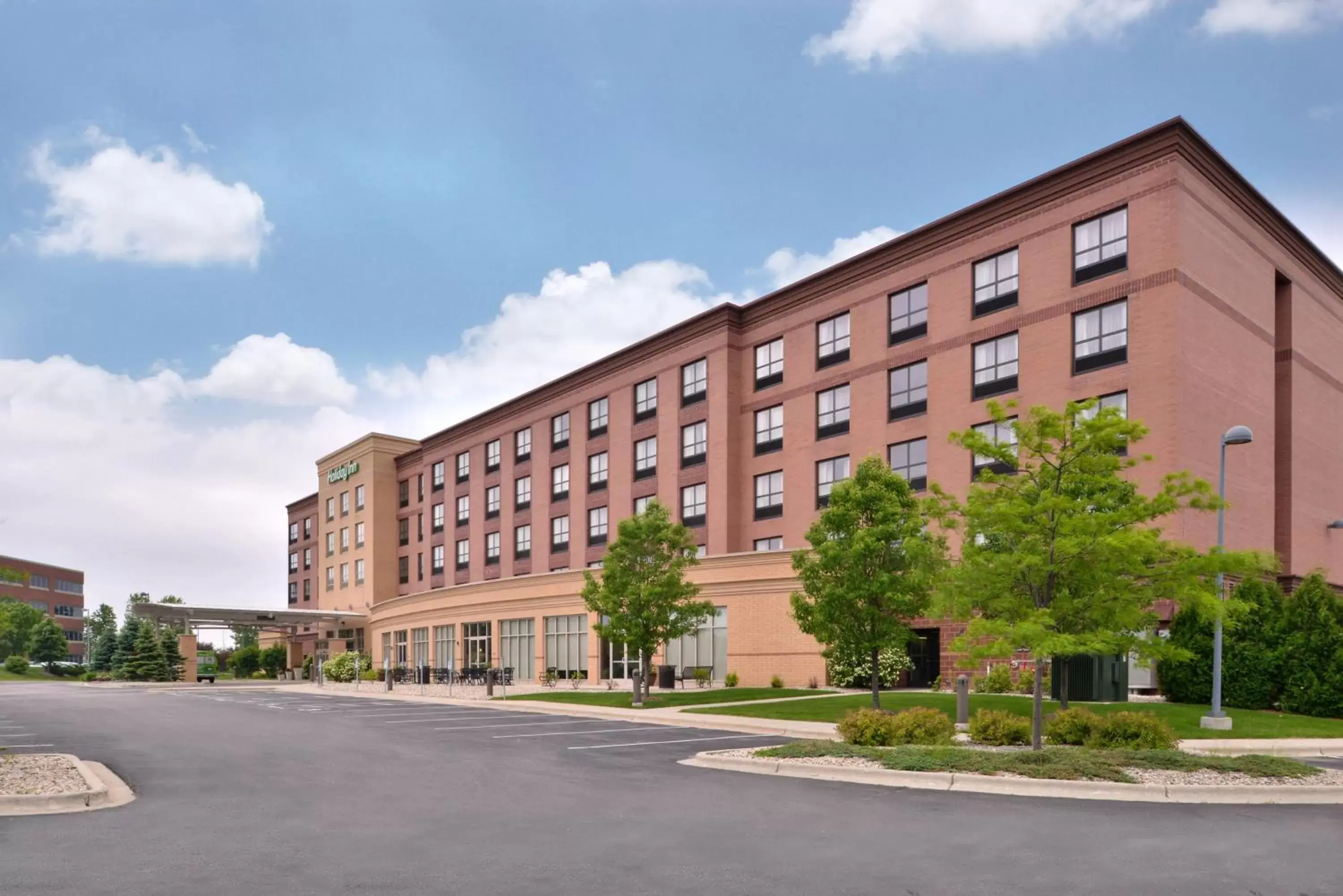 Property Building in Holiday Inn Madison at The American Center, an IHG Hotel