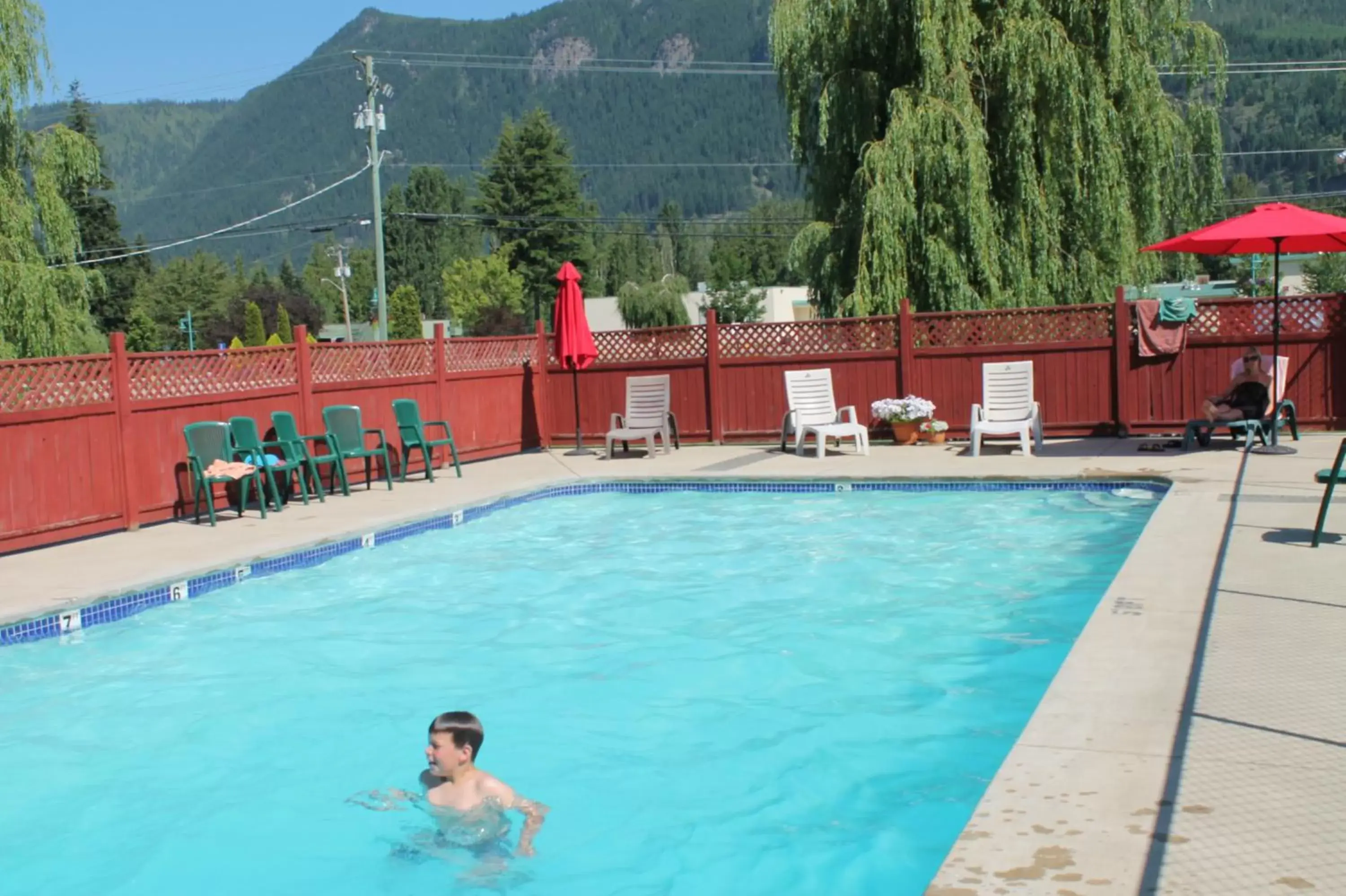Swimming Pool in Paradise Motel