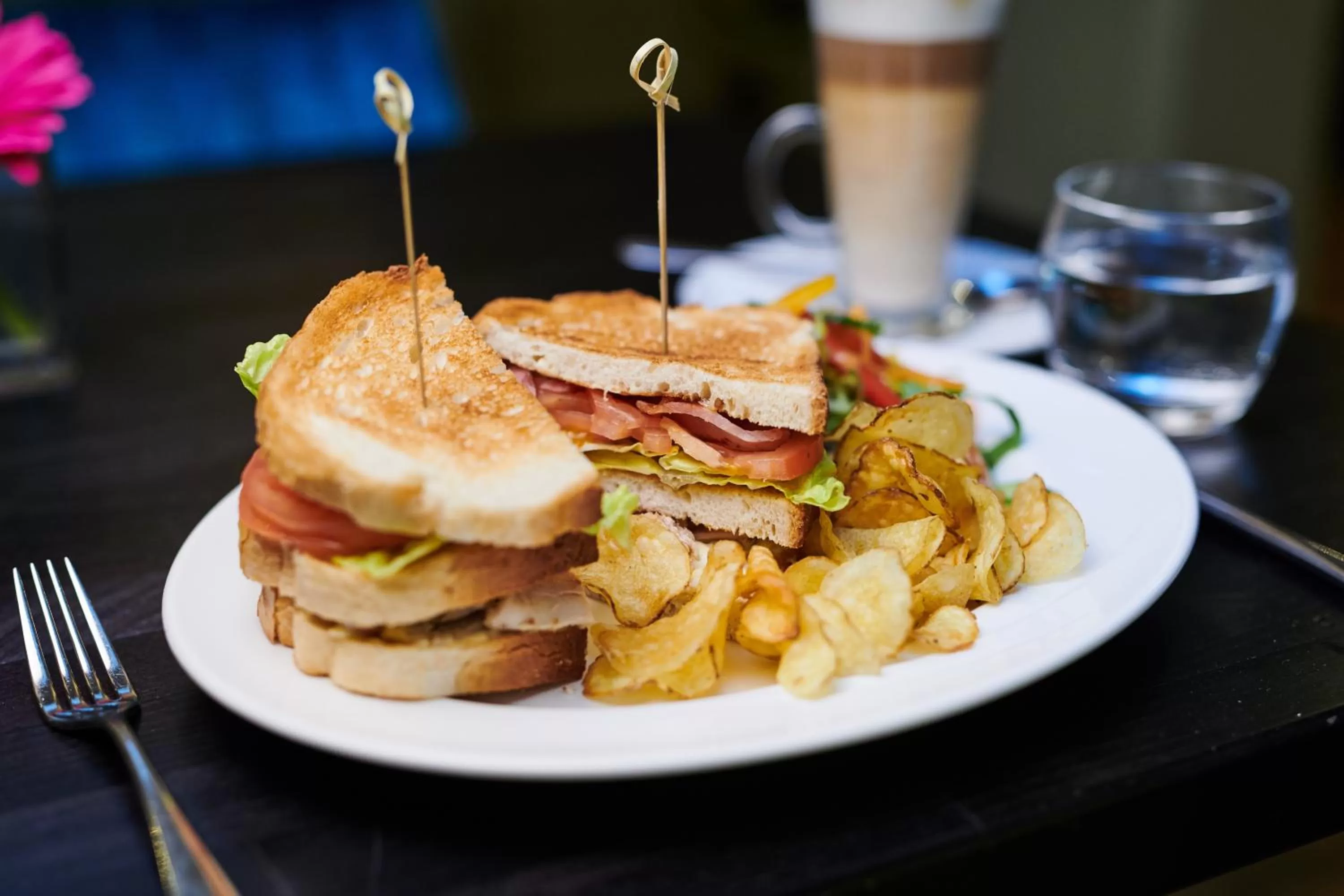 Restaurant/places to eat in County Hotel