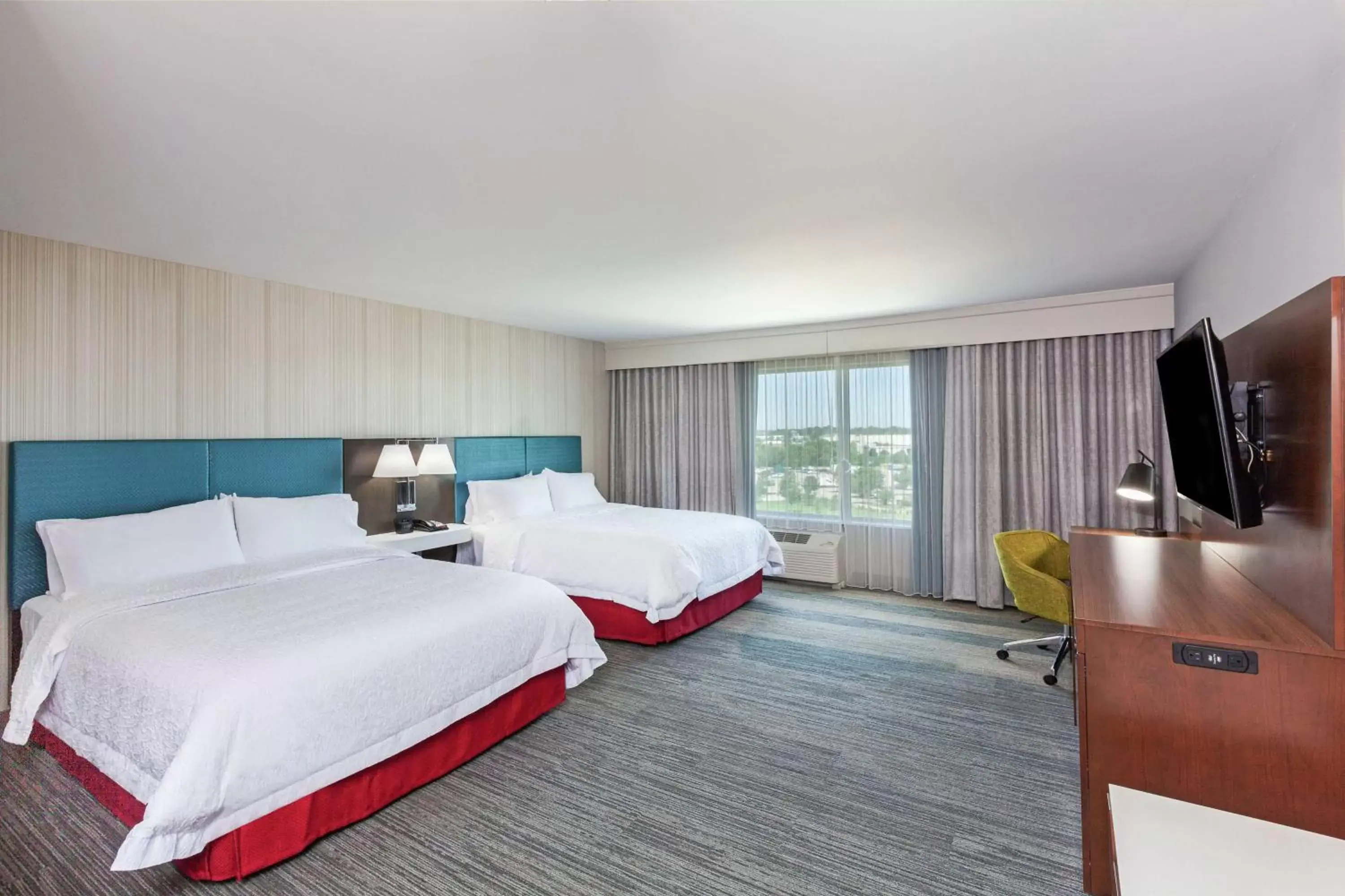 Bedroom, Bed in Hampton Inn Gardner Bedroom, Bed in Hampton Inn Gardner