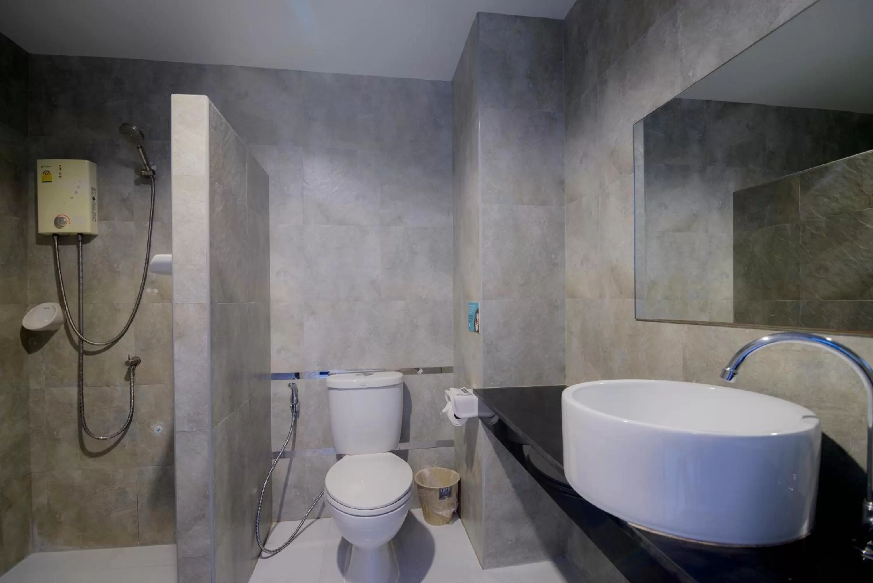 Shower in Sleep Whale Hotel