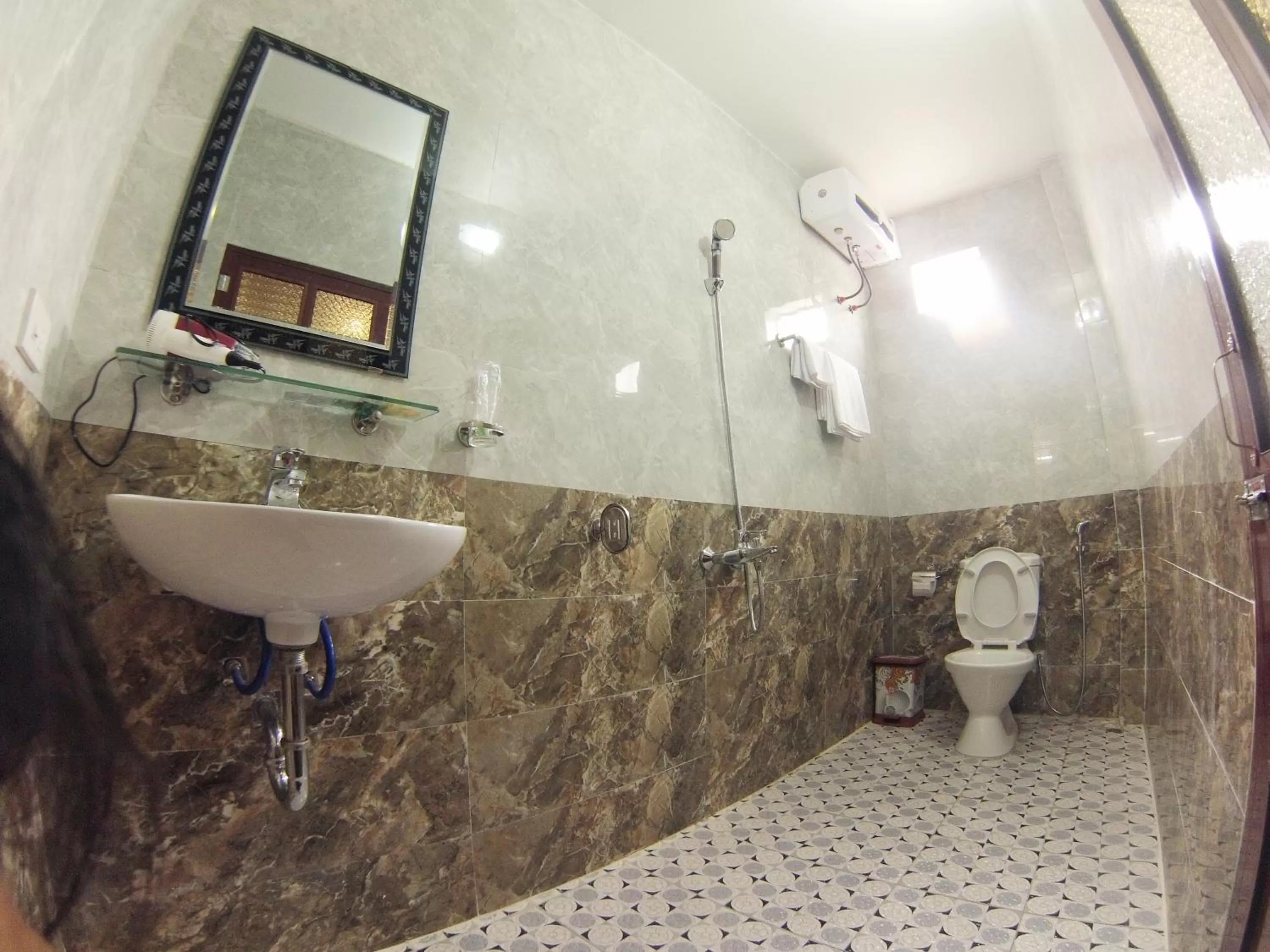 Shower in Tam Coc Vinh Thinh Homestay