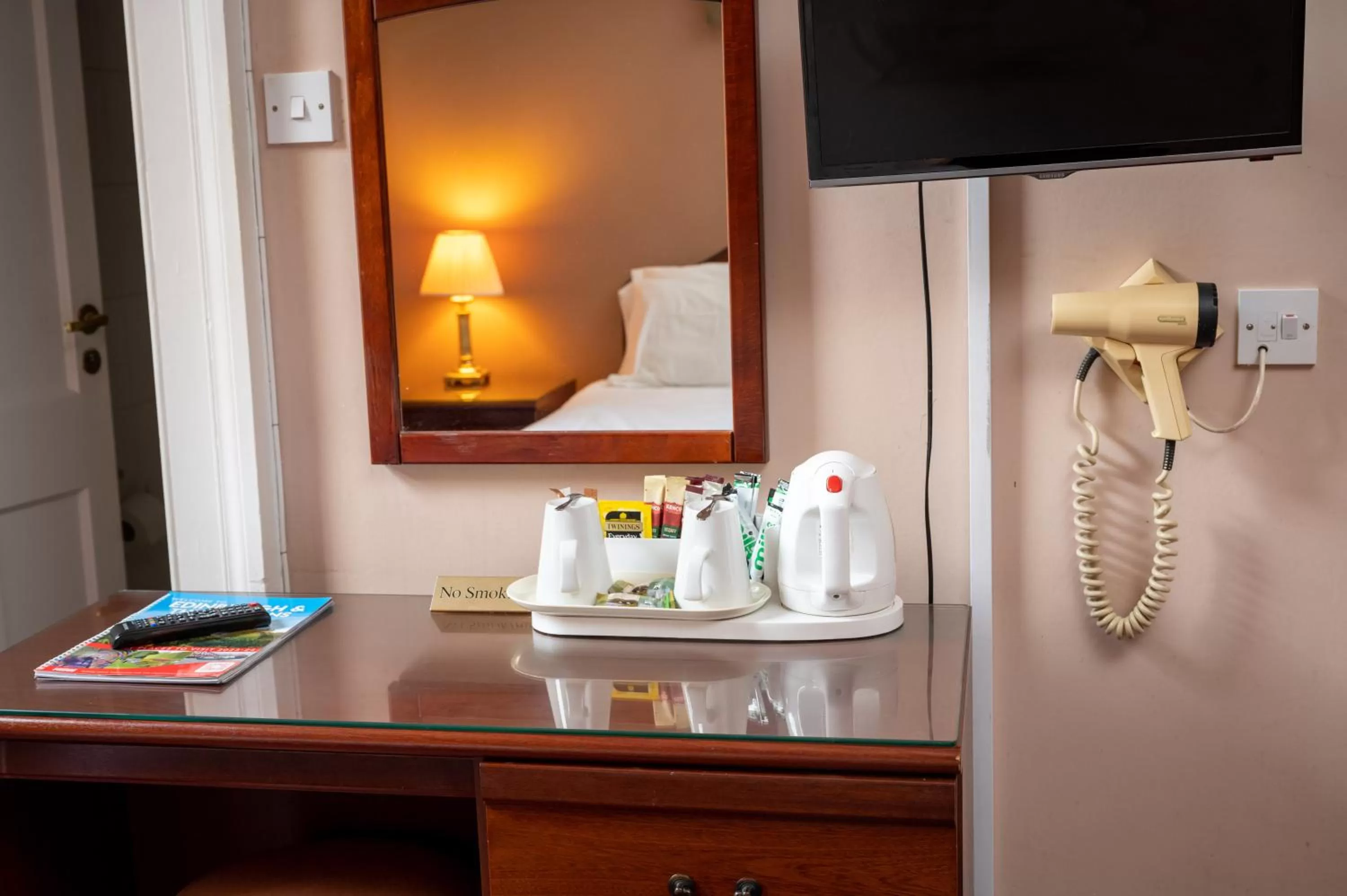 TV and multimedia in Edinburgh Whisky House Hotel