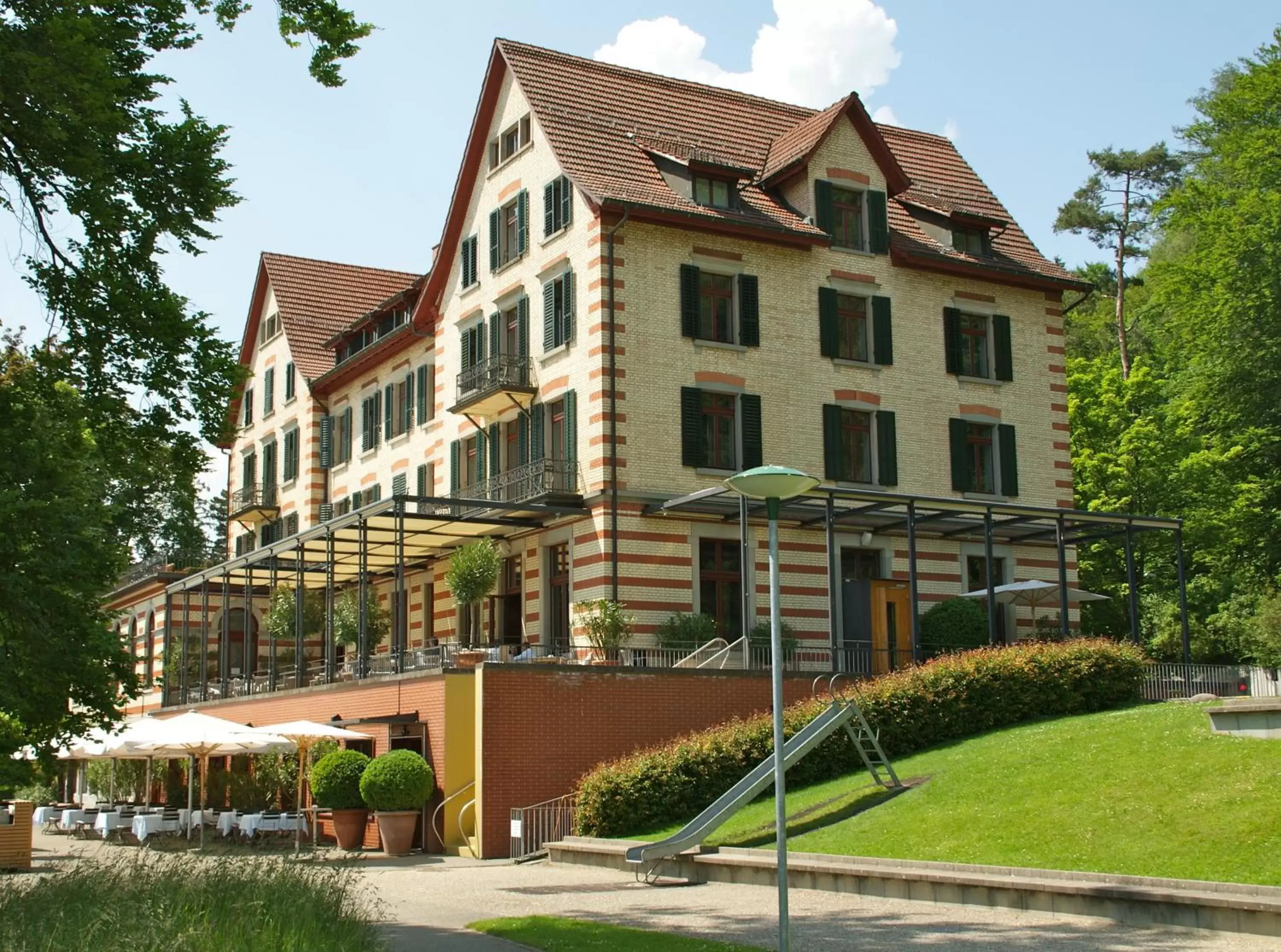 Facade/entrance, Property Building in Sorell Hotel Zürichberg