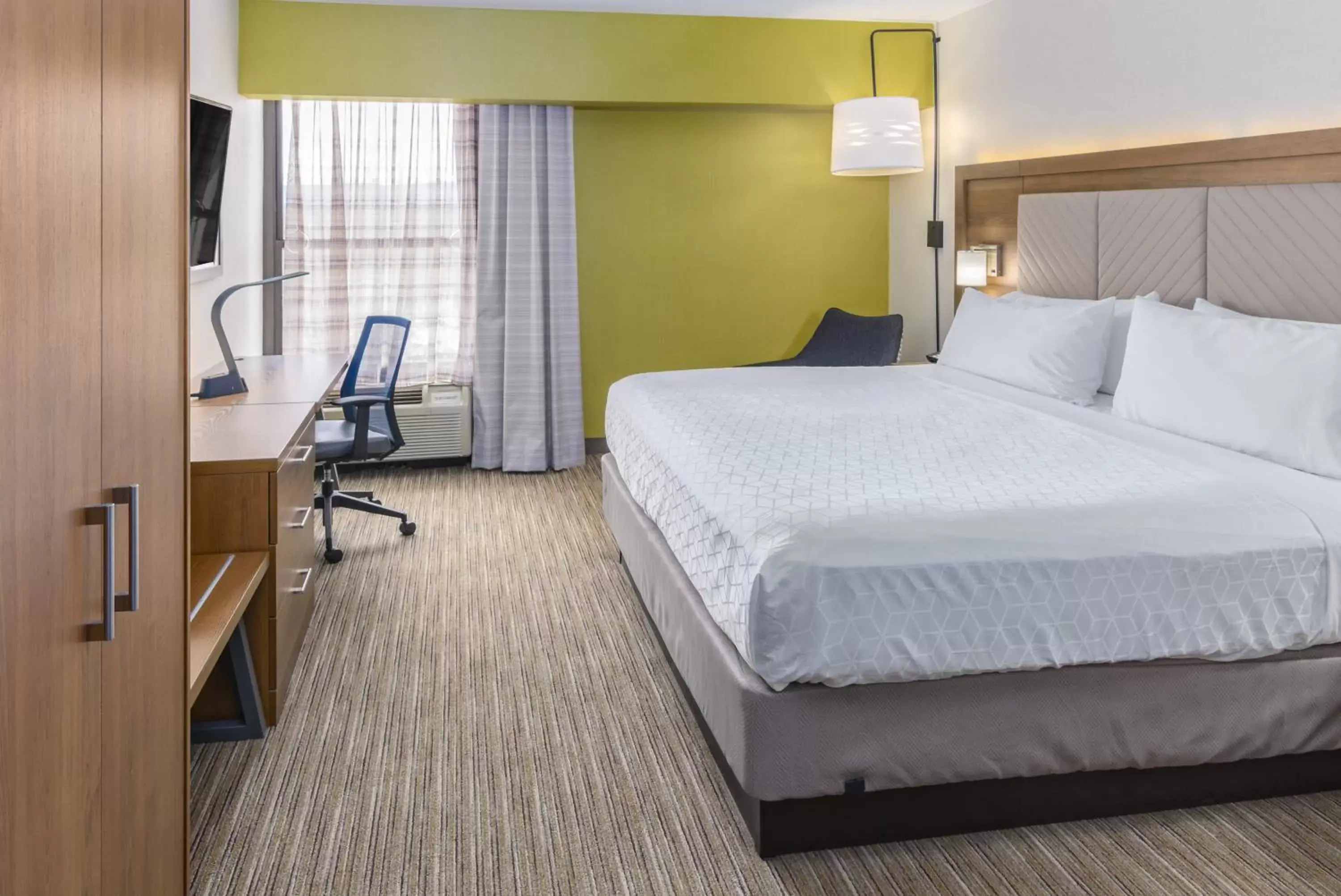 Photo of the whole room, Bed in Holiday Inn Express Southington, an IHG Hotel