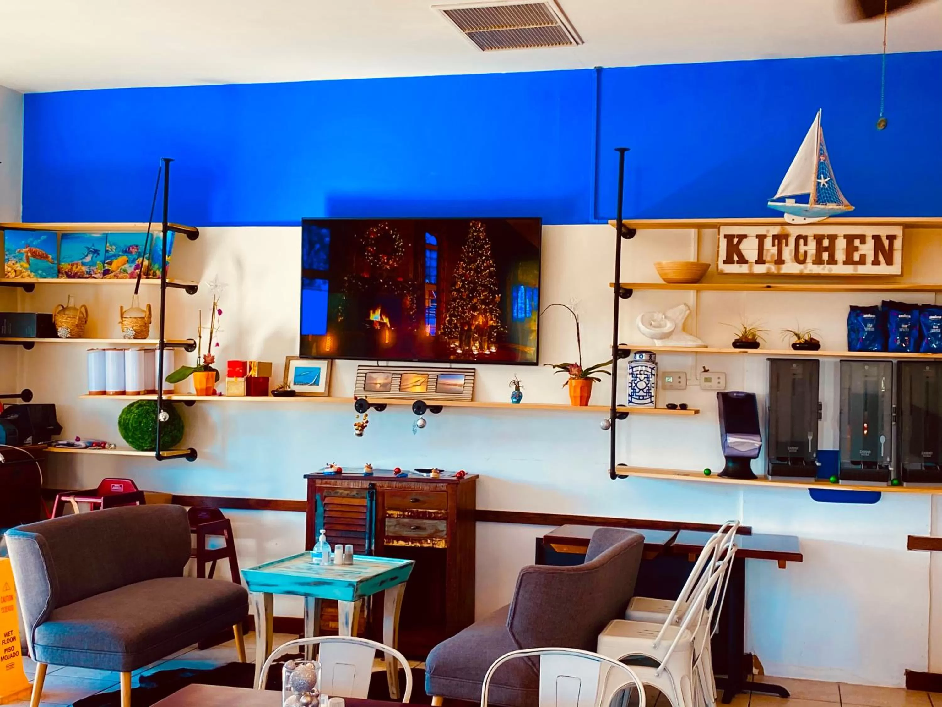 Restaurant/places to eat in Skipjack Resort & Marina