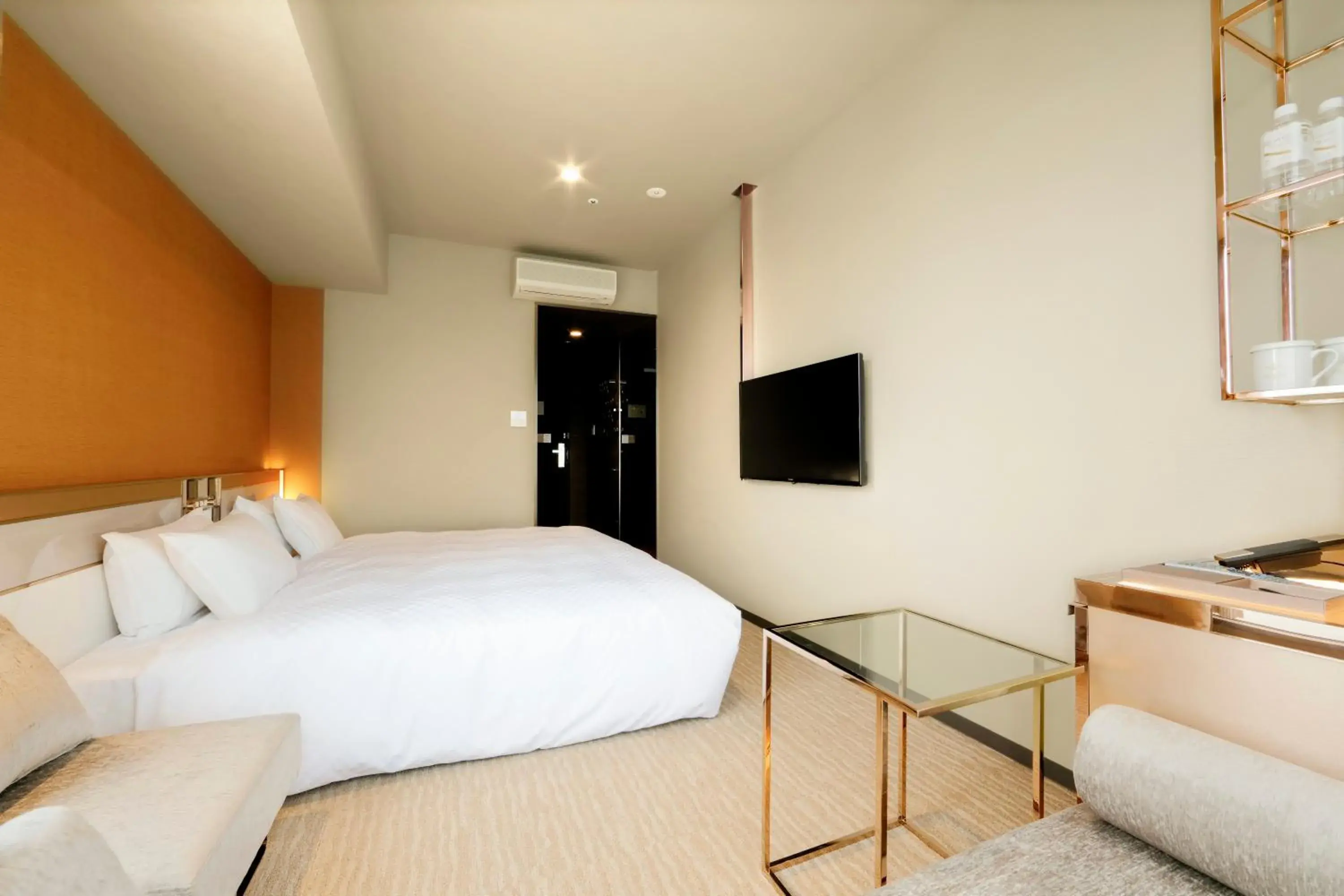 Photo of the whole room, Bed in Candeo Hotels Tokyo Roppongi