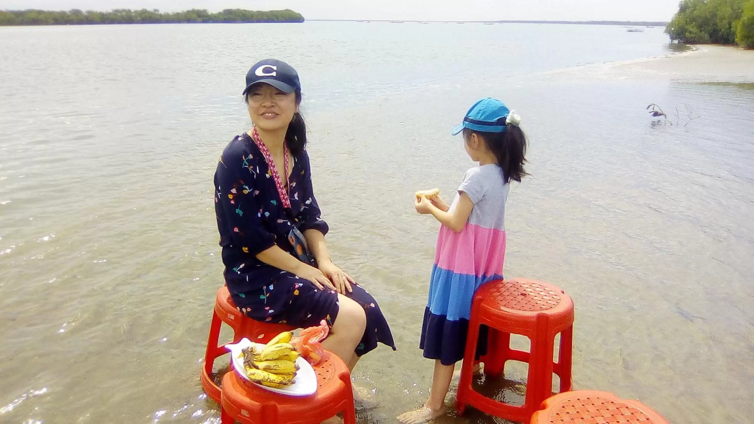 Children in Airport 4 Season Transit Hotel