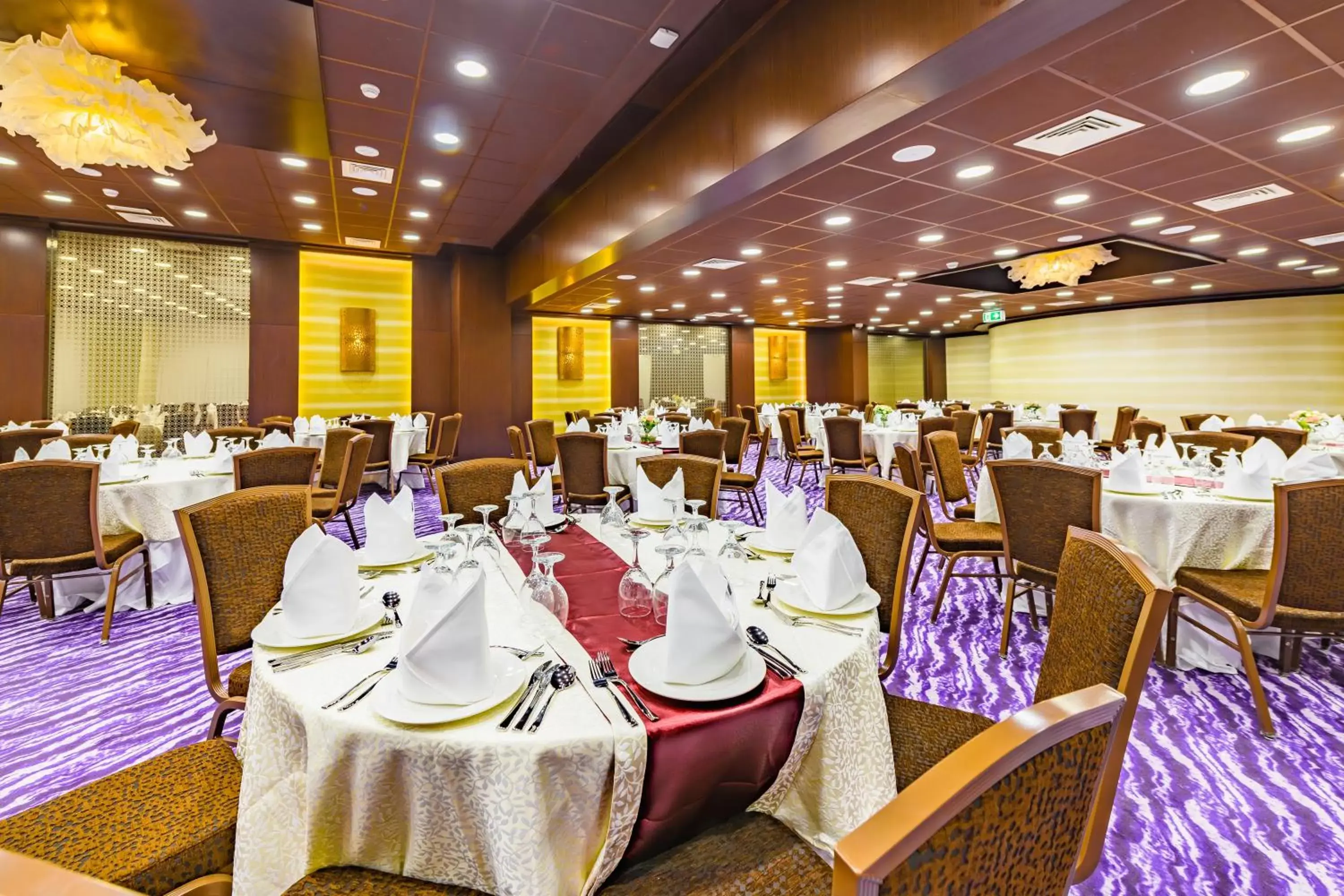Business facilities, Restaurant/Places to Eat in TIME Rako Hotel