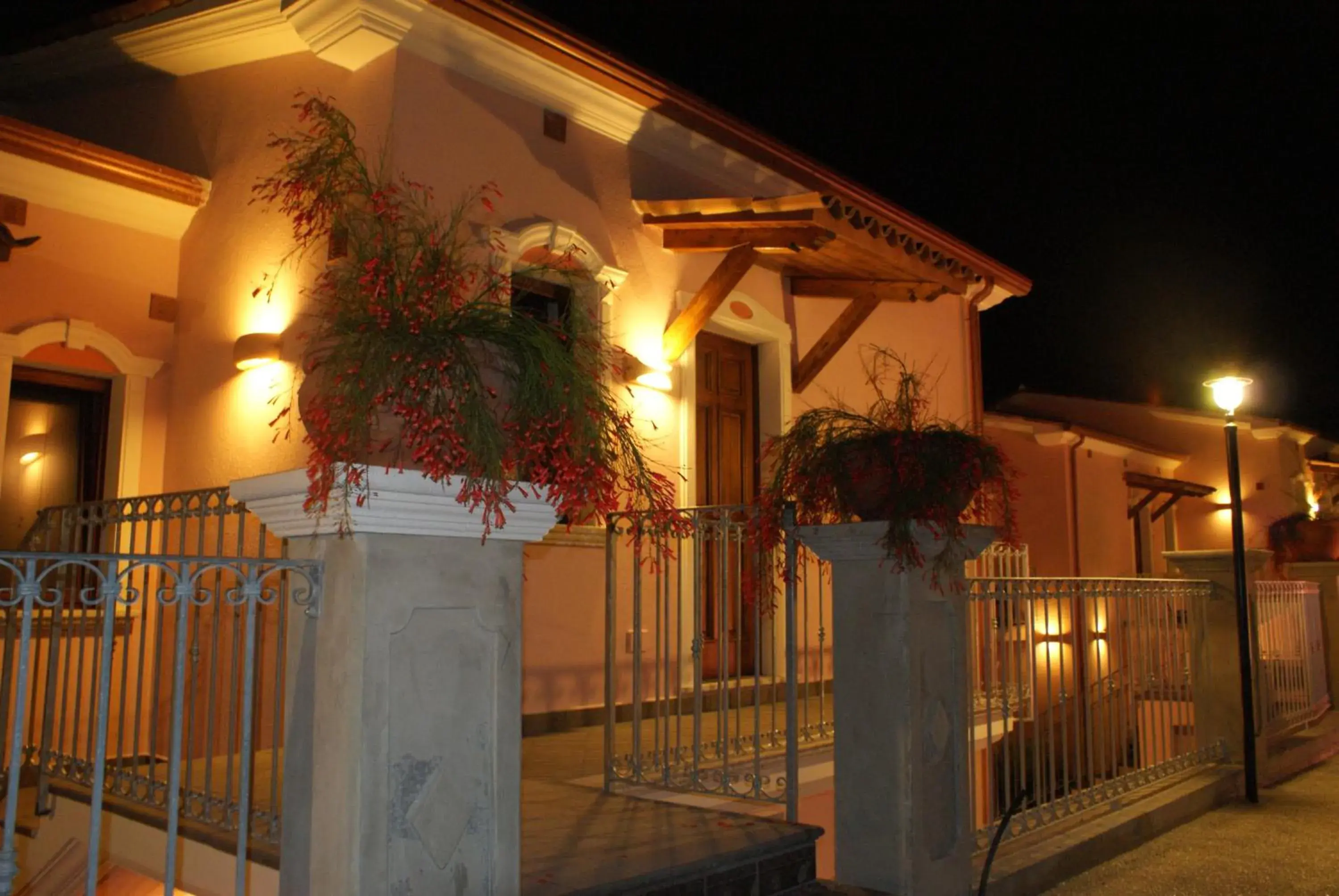 Facade/entrance, Property Building in Hotel Ristorante Borgo La Tana