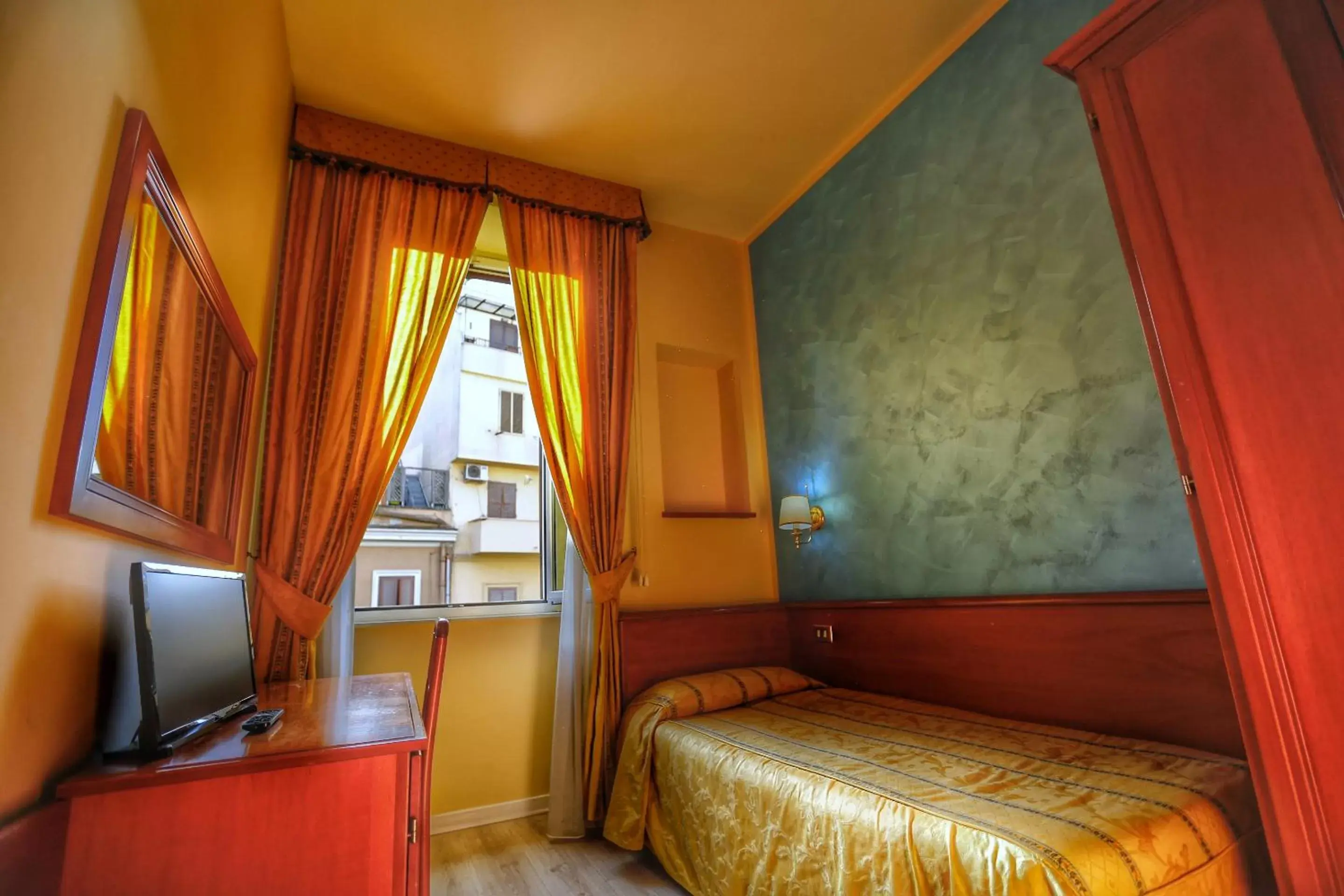Photo of the whole room, Bed in Hotel Giolitti