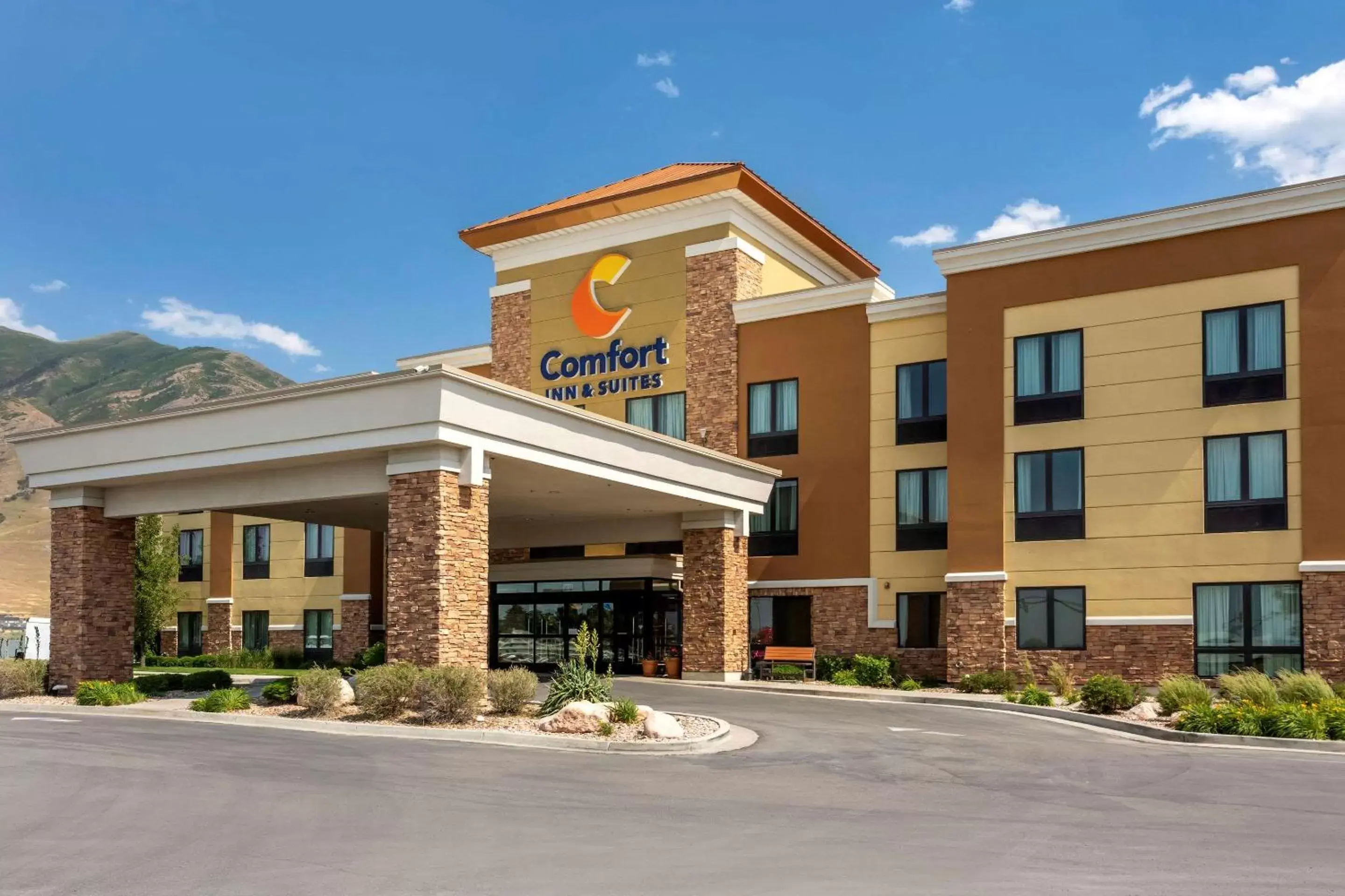 Property building in Comfort Inn & Suites Tooele-Salt Lake City