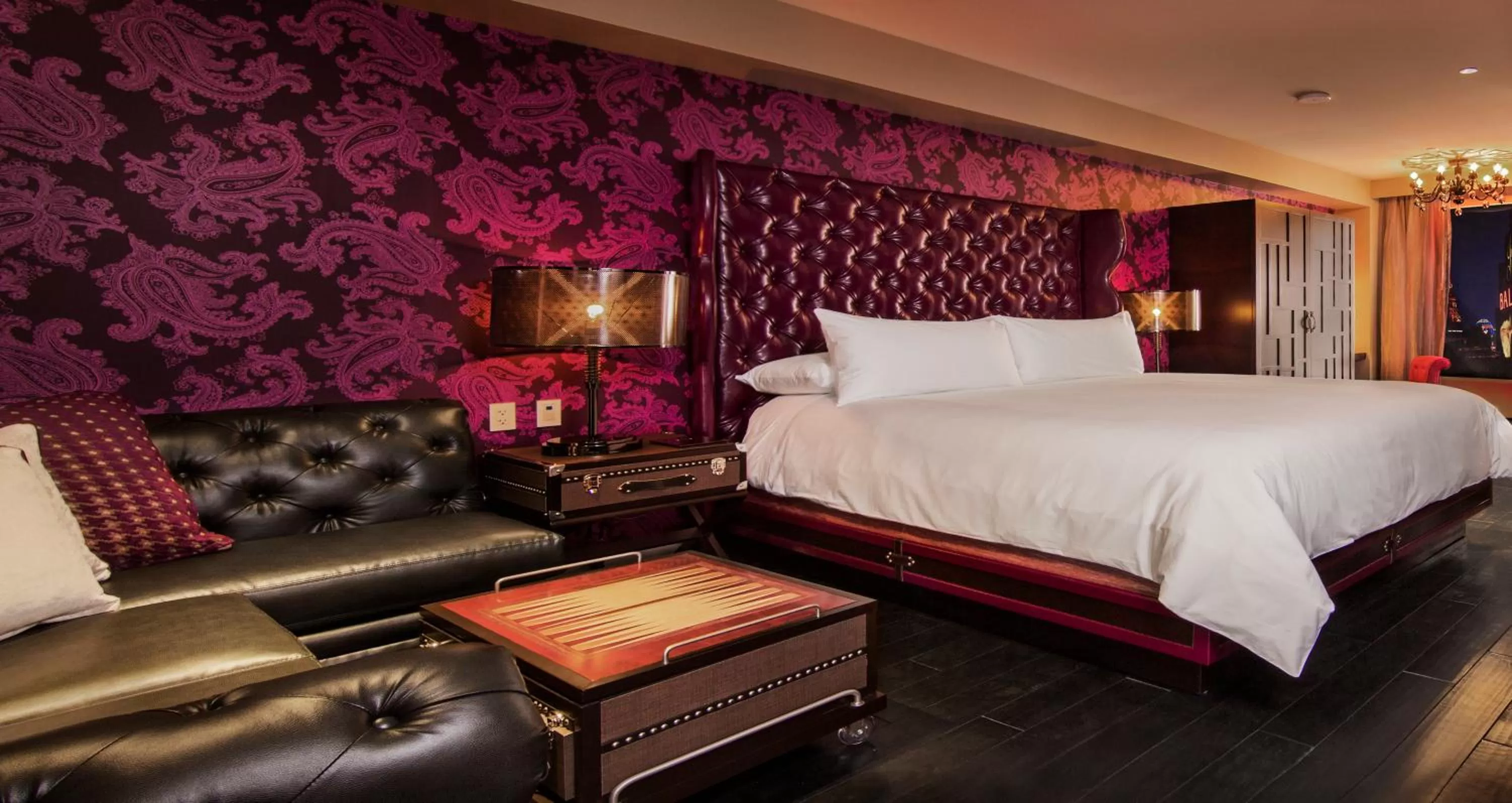 Photo of the whole room, Bed in The Cromwell, A Caesars Destination