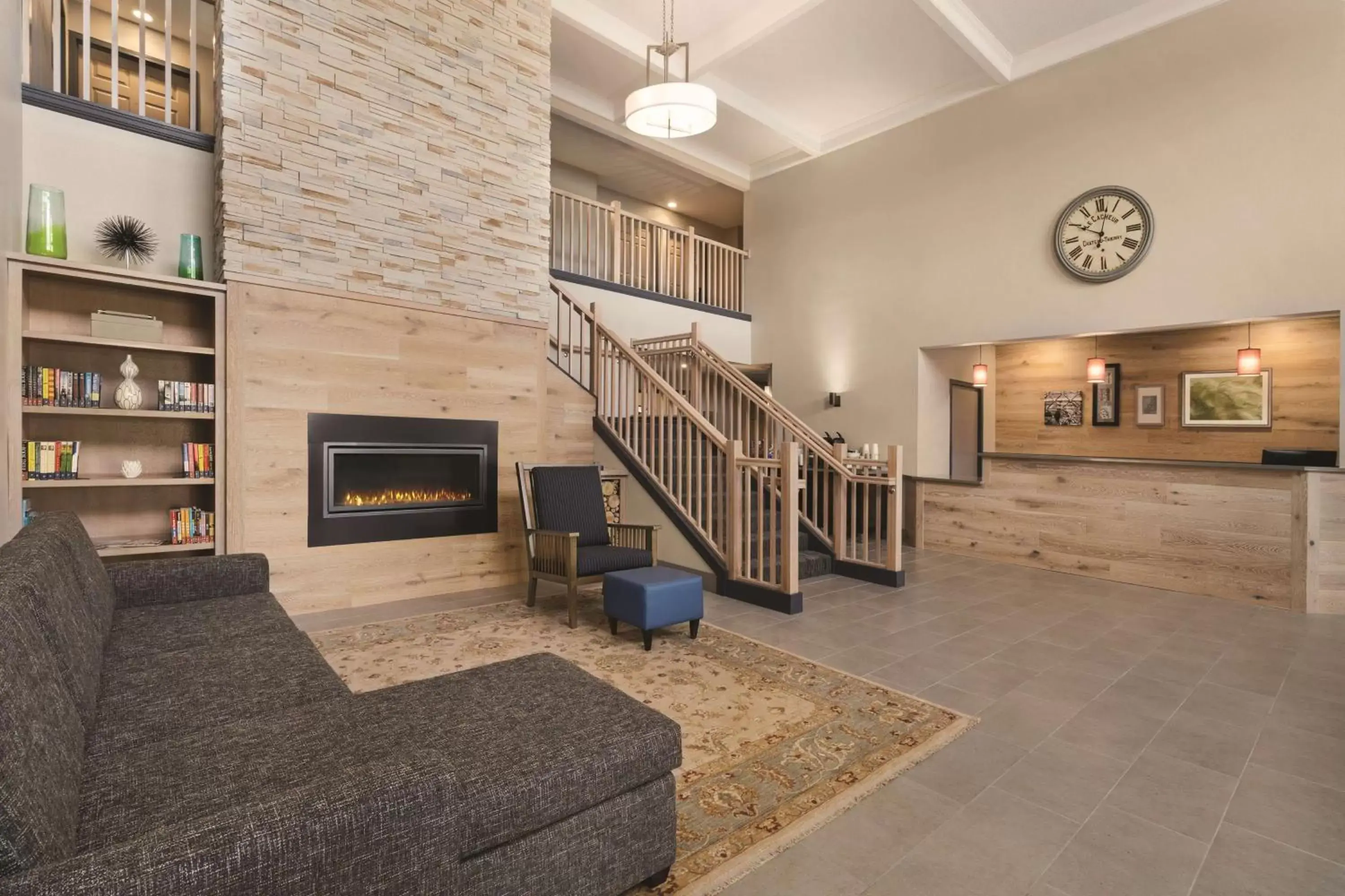 Lobby or reception, Seating Area in Country Inn & Suites by Radisson, Detroit Lakes, MN