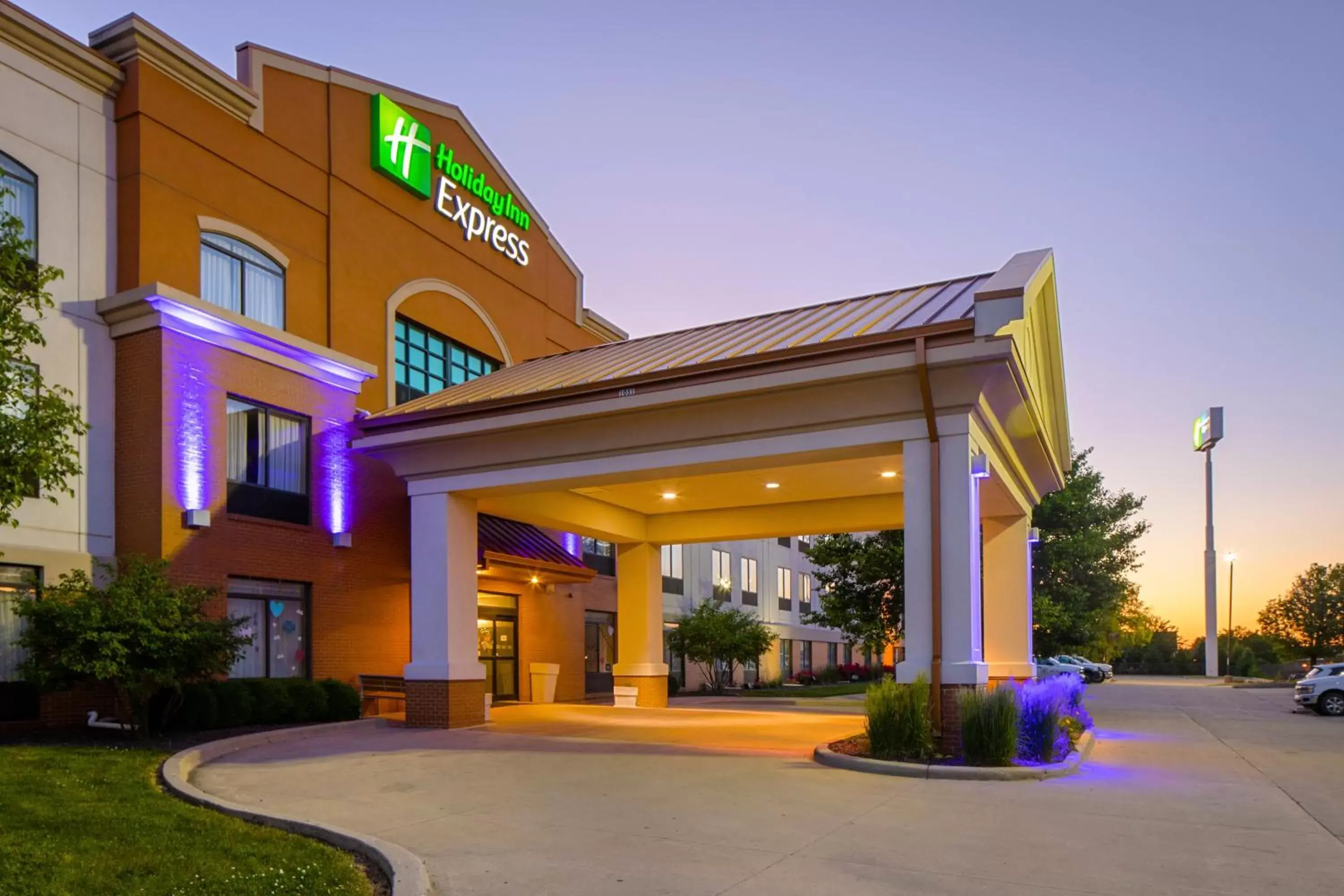 Property building in Holiday Inn Express Bloomington West, an IHG Hotel