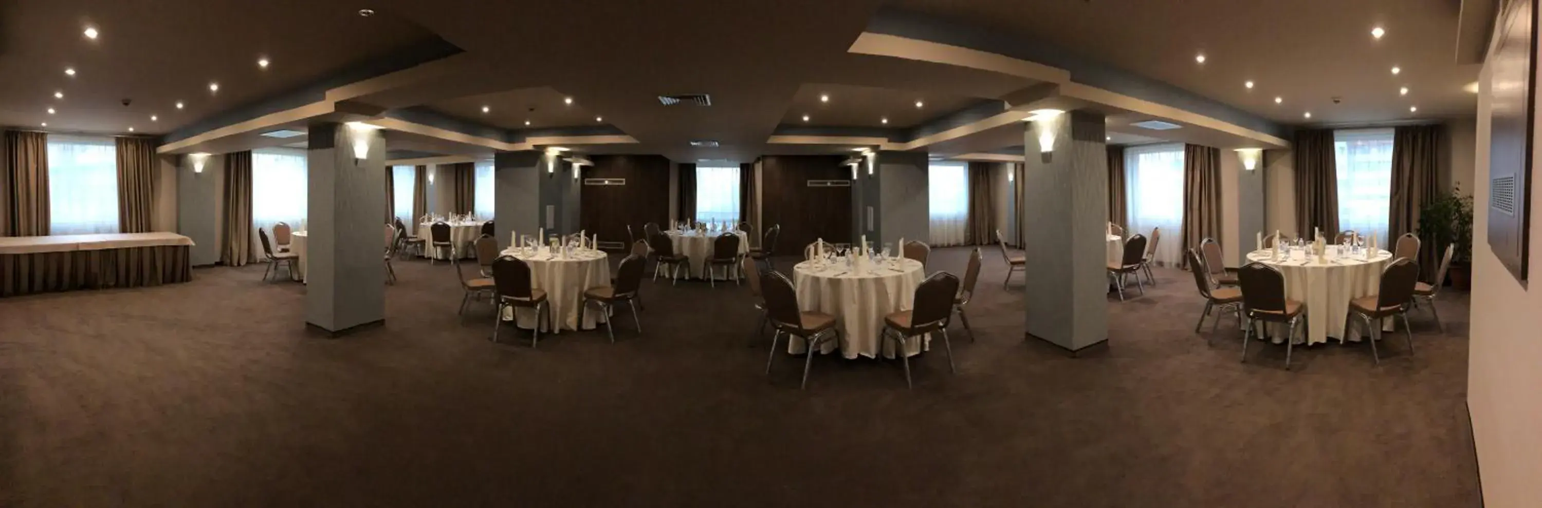 Restaurant/places to eat, Banquet Facilities in Hotel Golden Tulip Varna