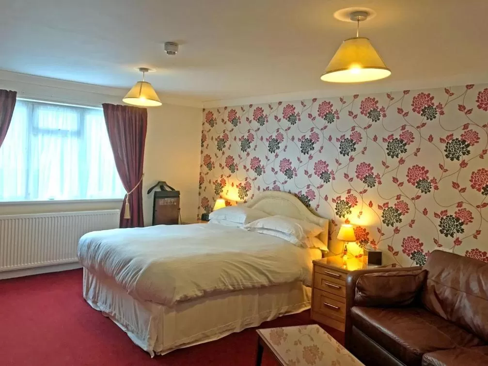 Deluxe King Room - single occupancy in Merton House