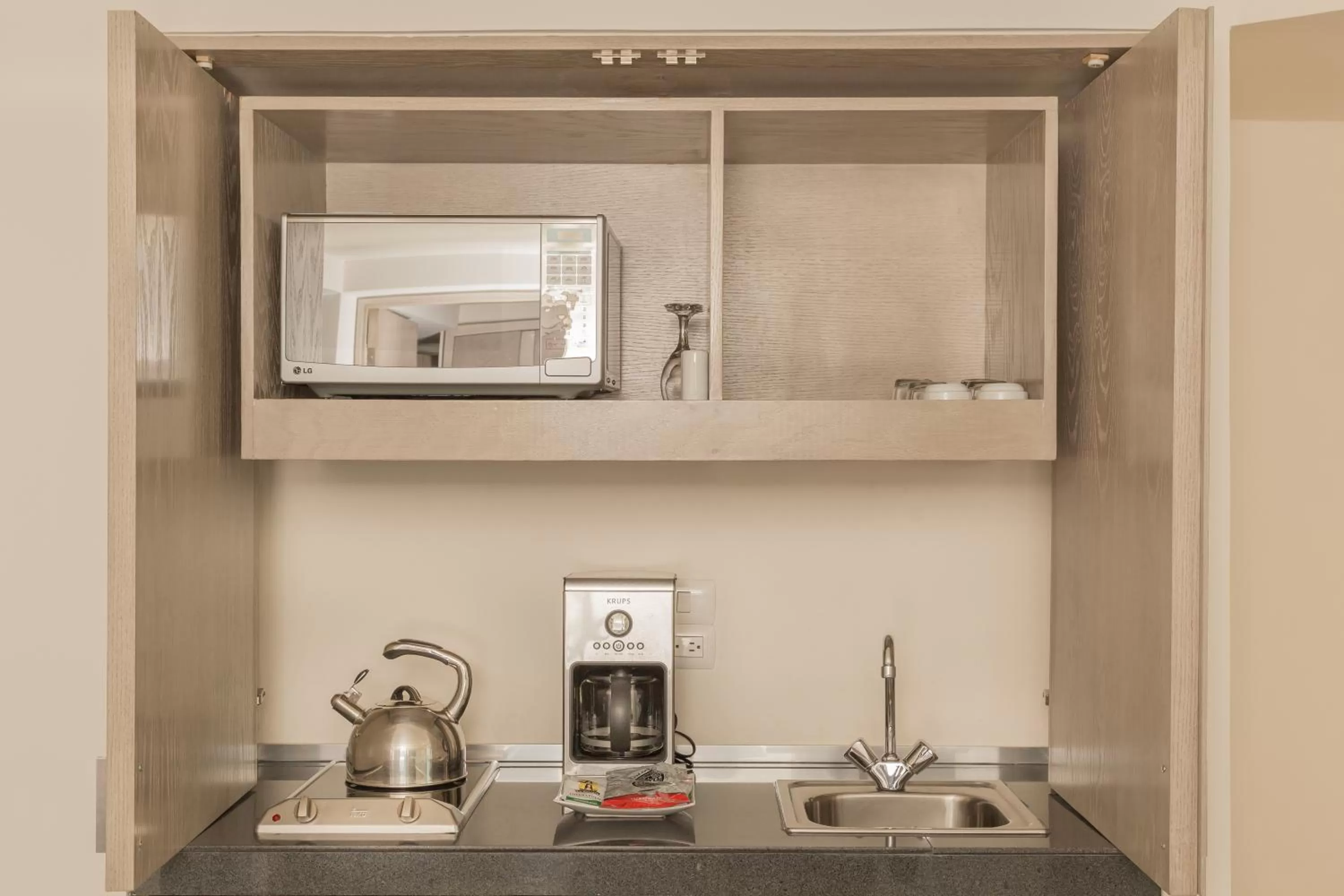 Coffee/tea facilities in Suites Contempo