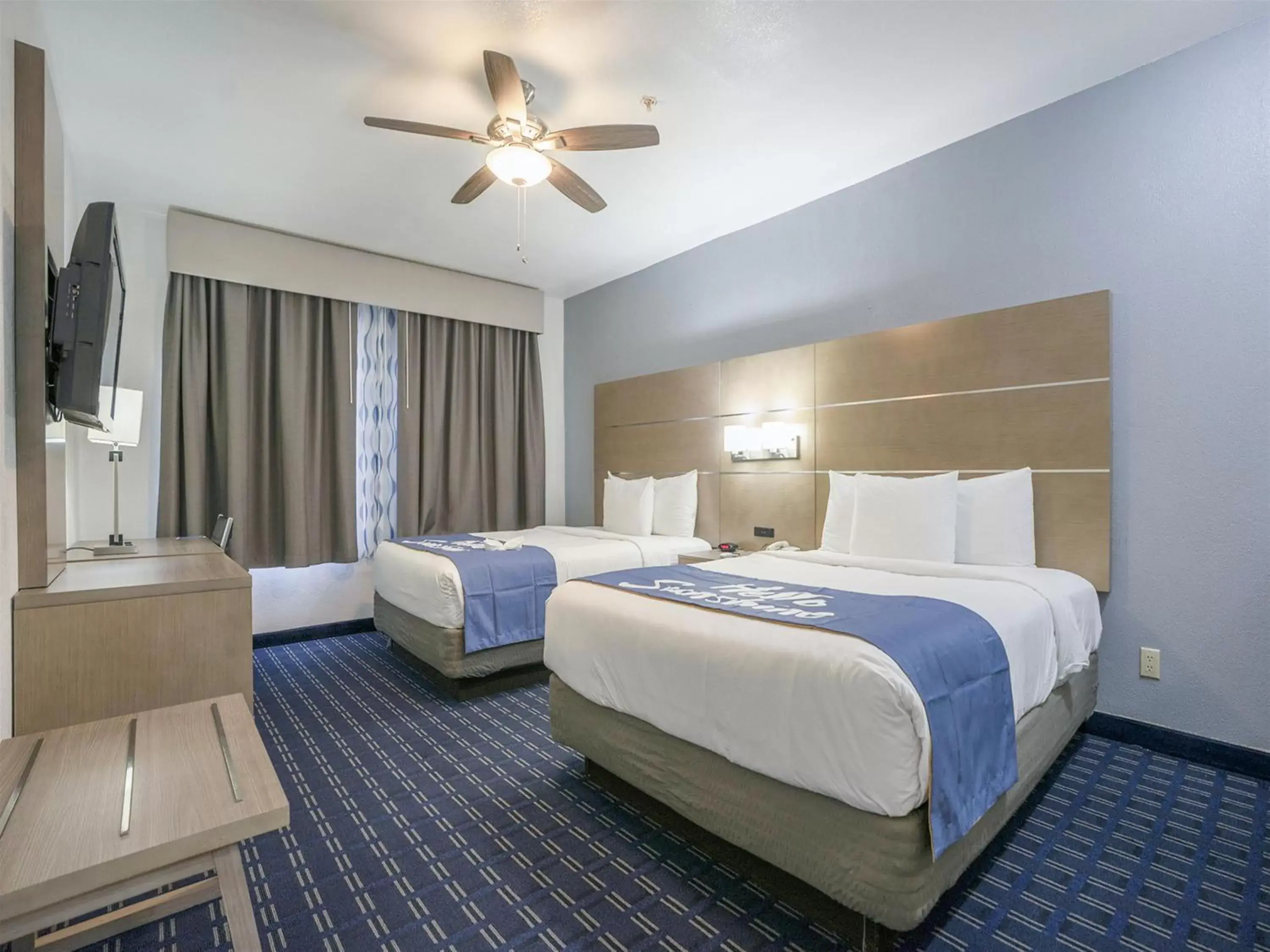 Bed in Days Inn & Suites by Wyndham Webster NASA-ClearLake-Houston