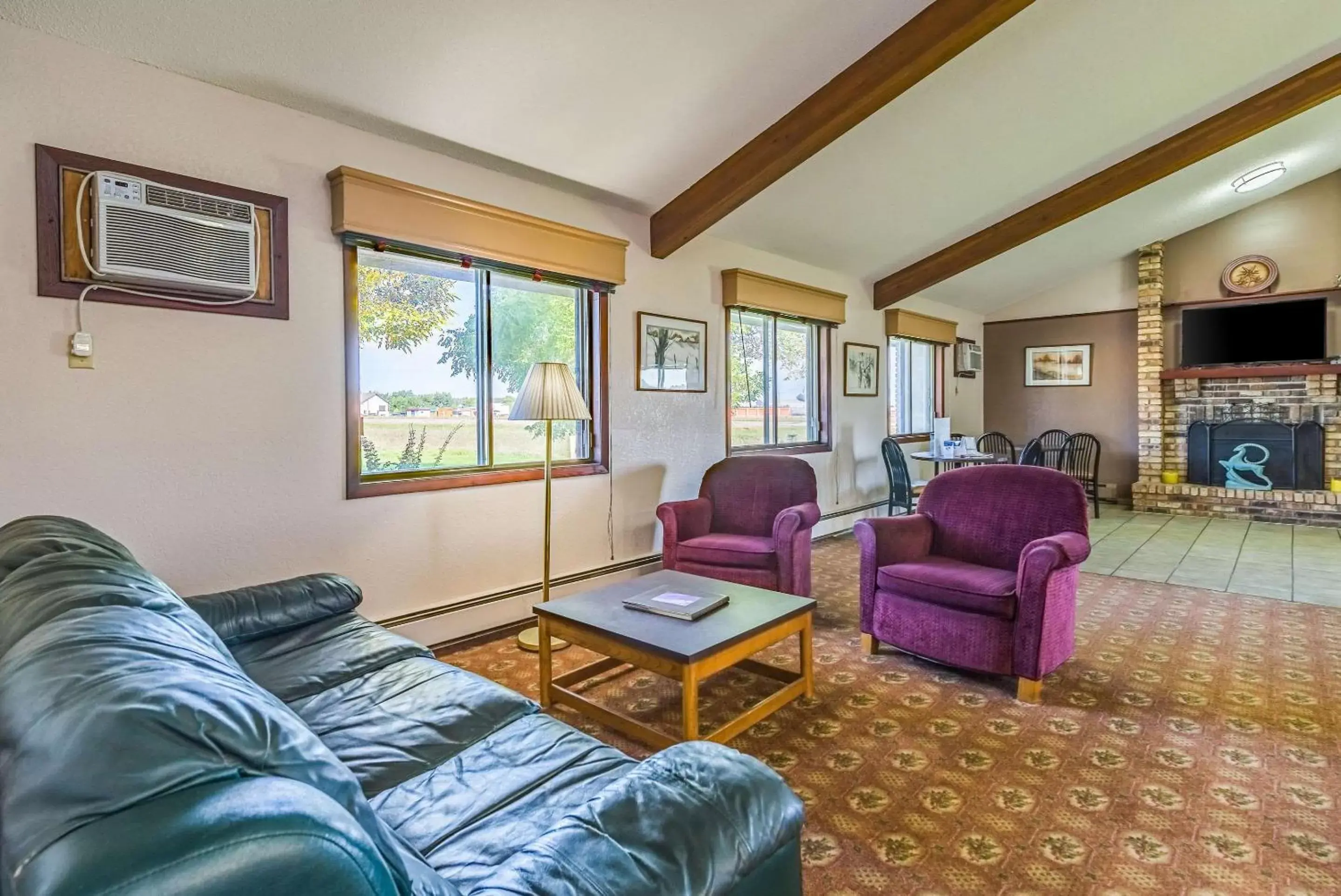 Lobby or reception, Seating Area in Rodeway Inn