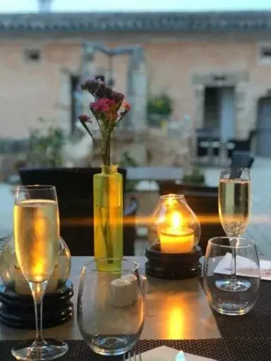 Restaurant/places to eat in Bennoc Petit Hotel