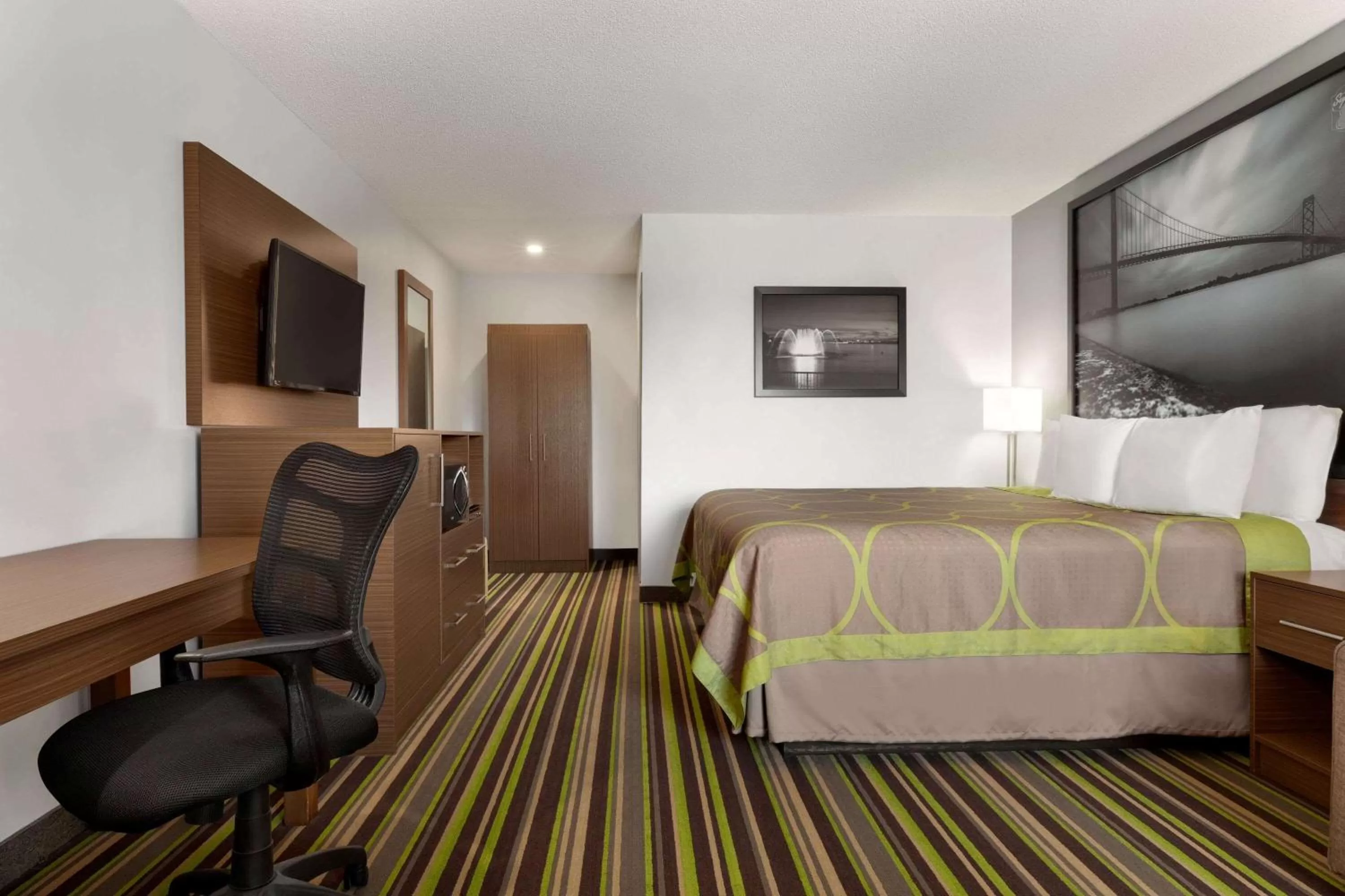 Photo of the whole room in Super 8 by Wyndham Windsor/Dougall