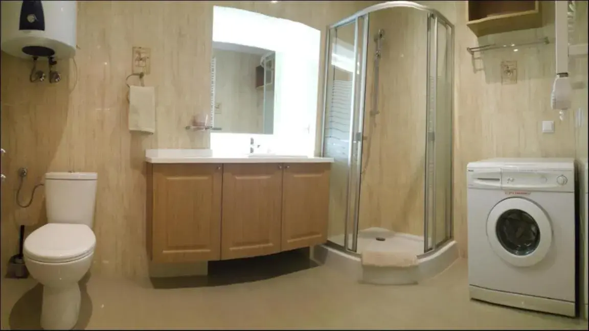 Bathroom in P&J Tourist Apartments