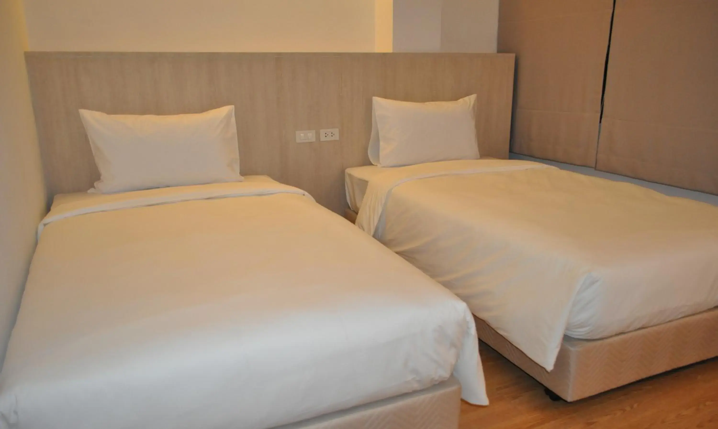 Photo of the whole room, Bed in Rezt Bangkok