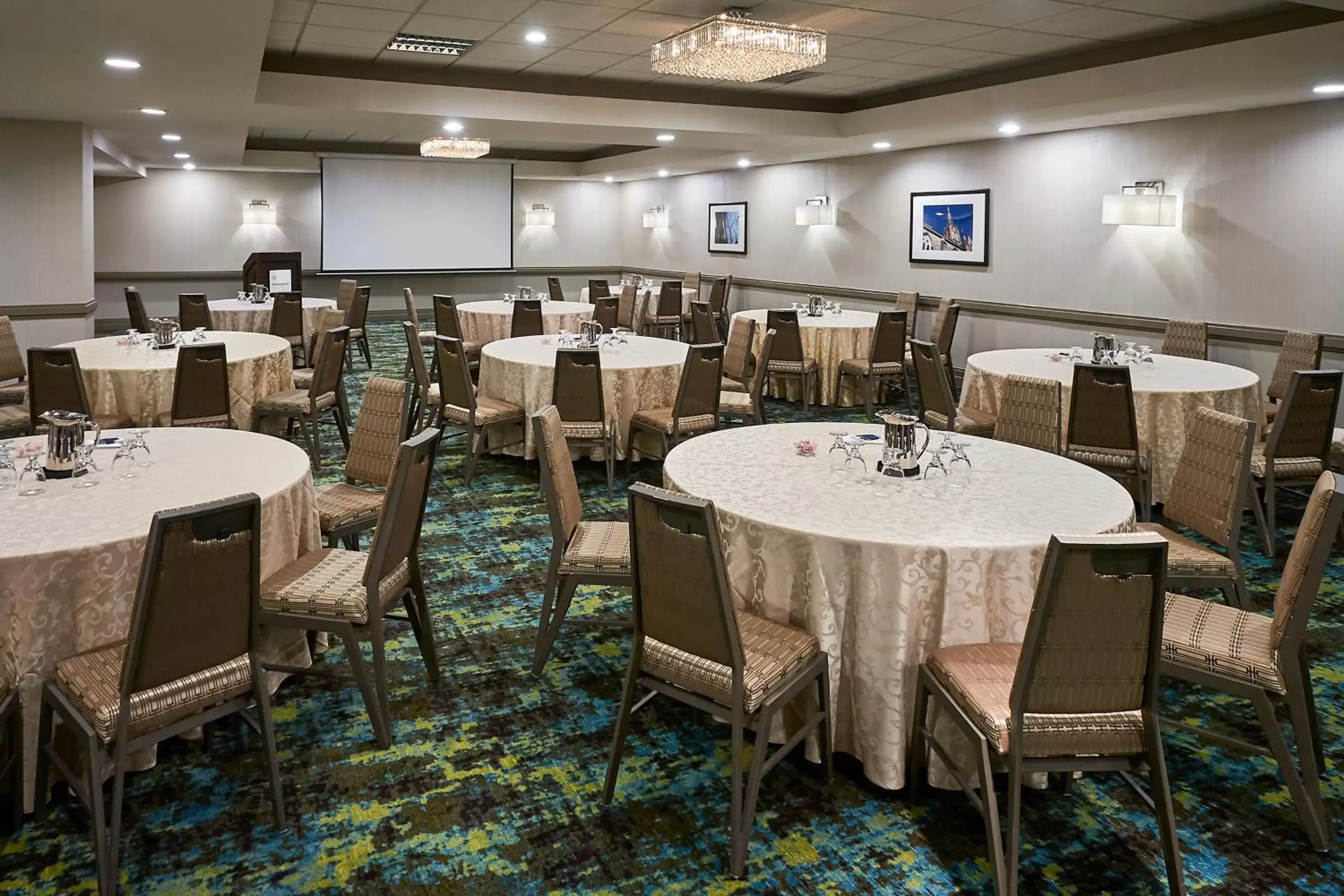 Meeting/conference room, Restaurant/Places to Eat in Sheraton Hamilton Hotel