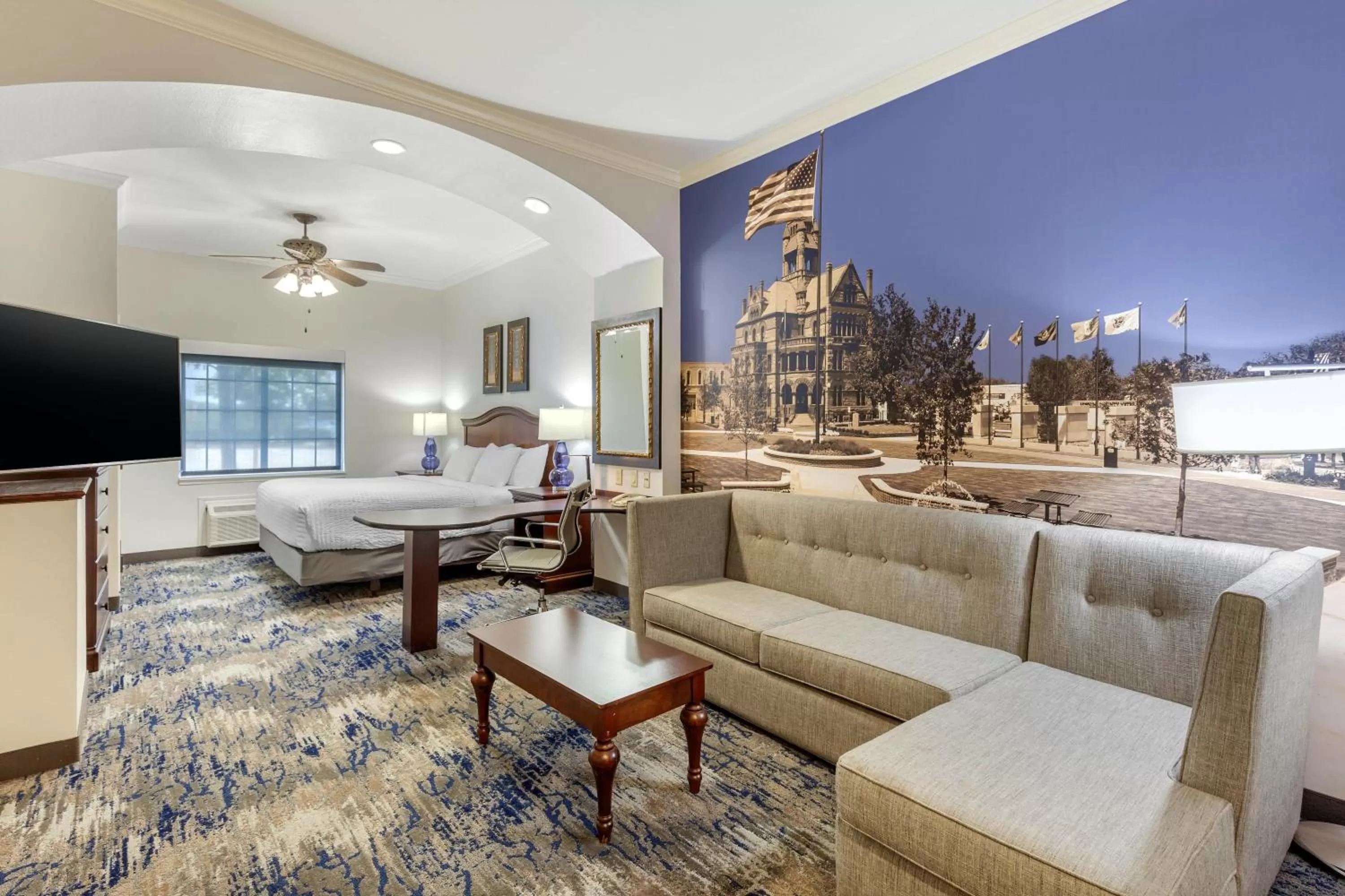 Photo of the whole room in Clarion Pointe Sulphur Springs