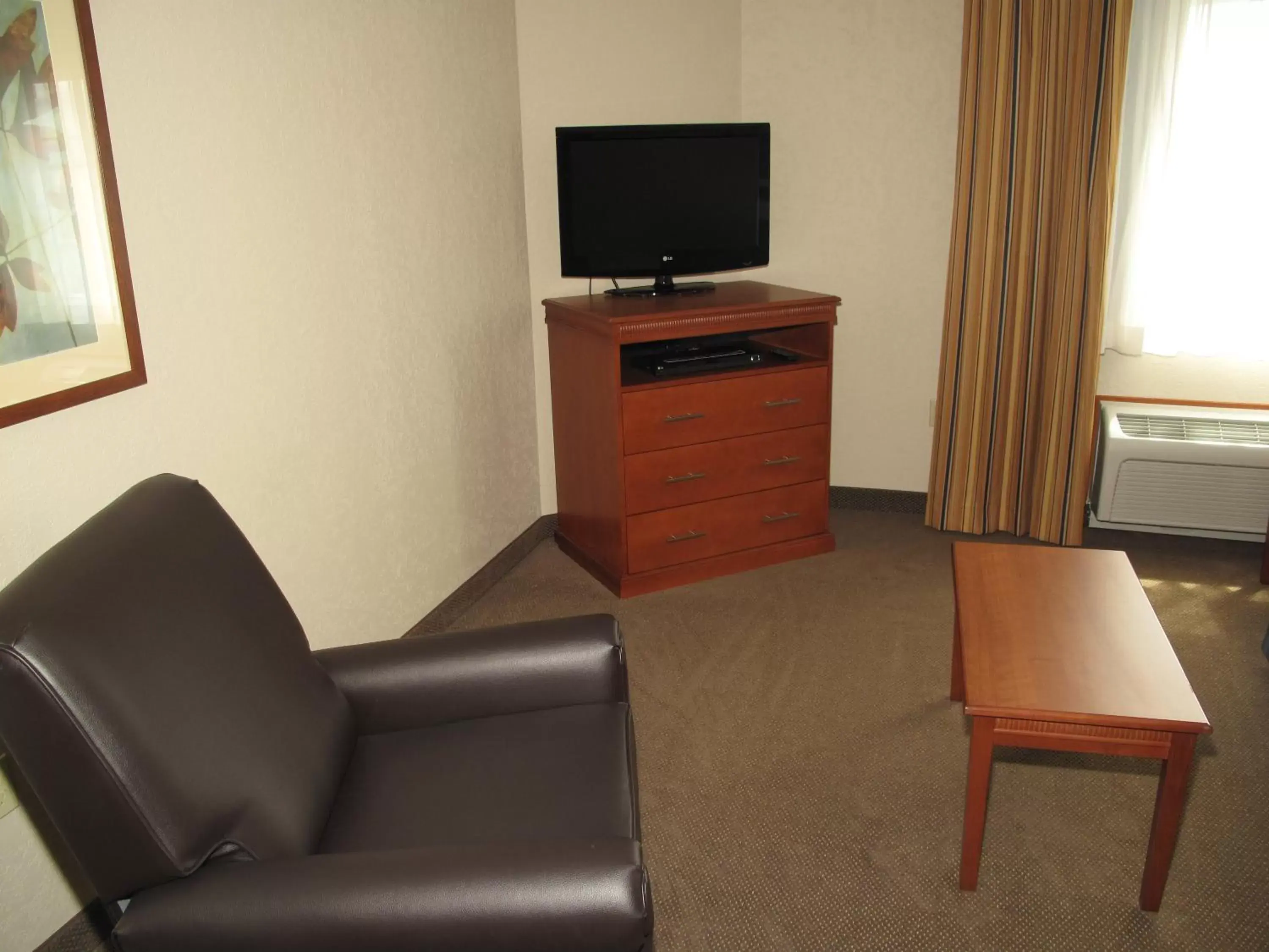 Lobby or reception, TV/Entertainment Center in Candlewood Suites Elgin – Northwest Chicago, an IHG Hotel