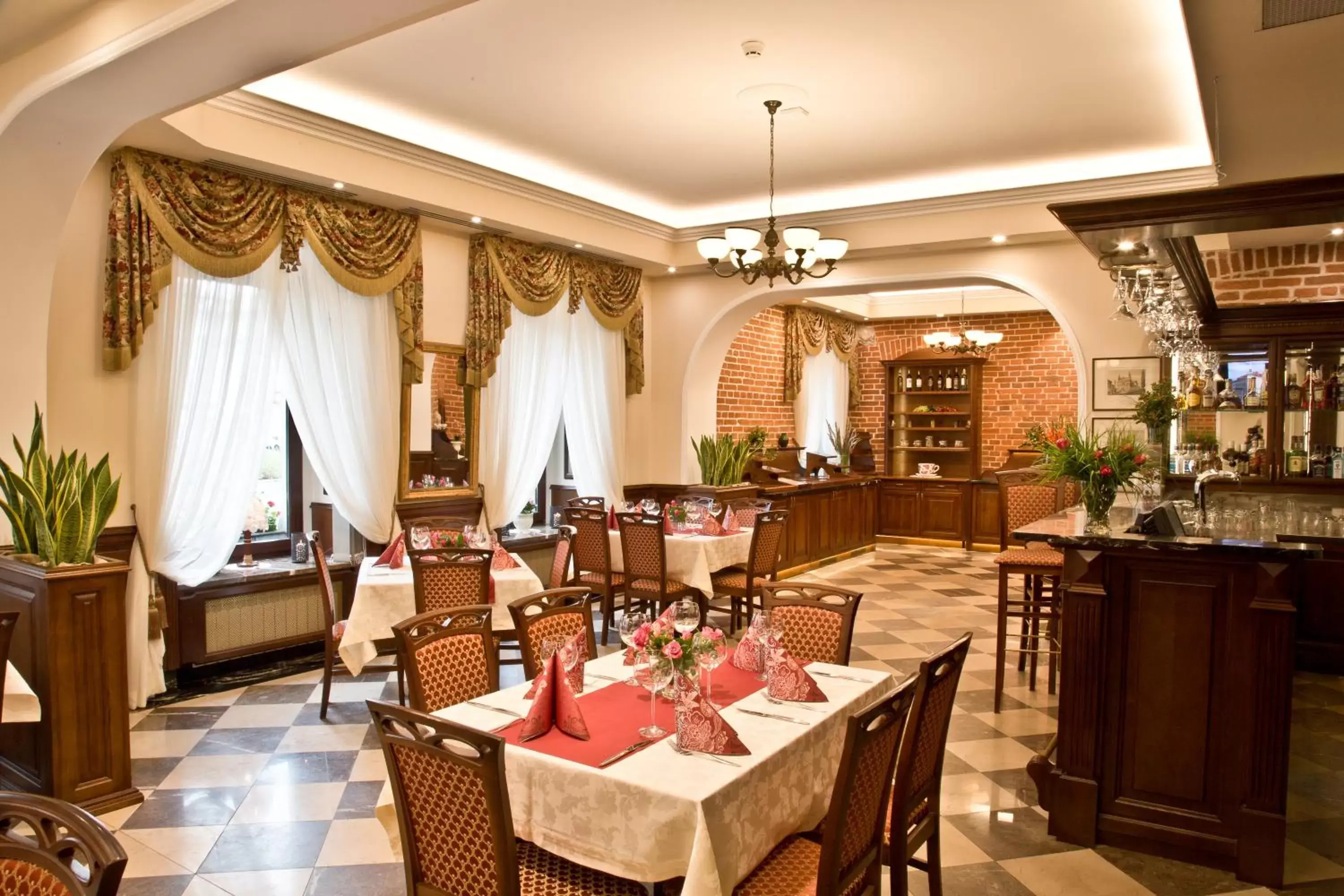 Restaurant/Places to Eat in Hotel Polonia