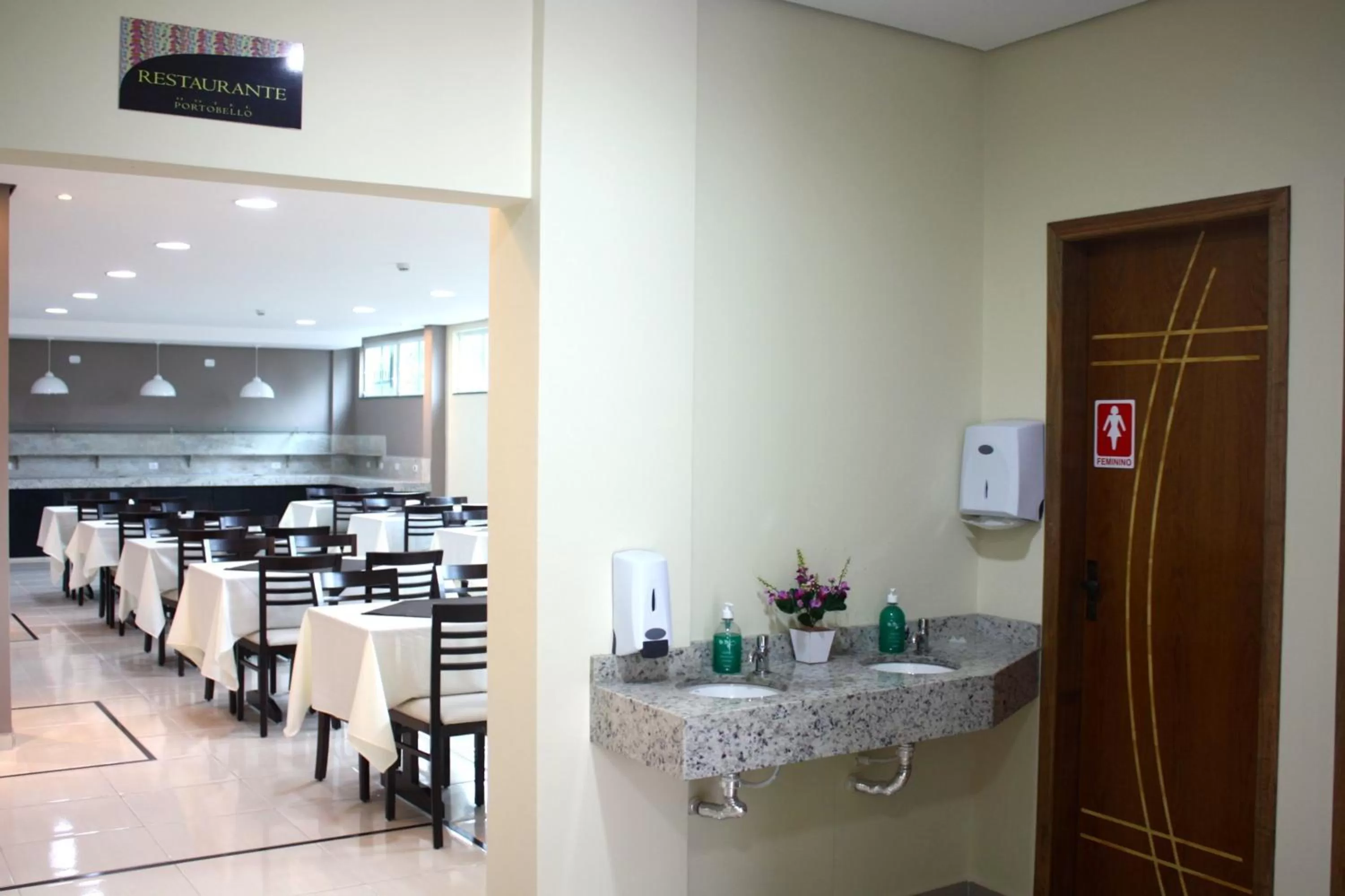 Restaurant/places to eat in Hotel Portobello