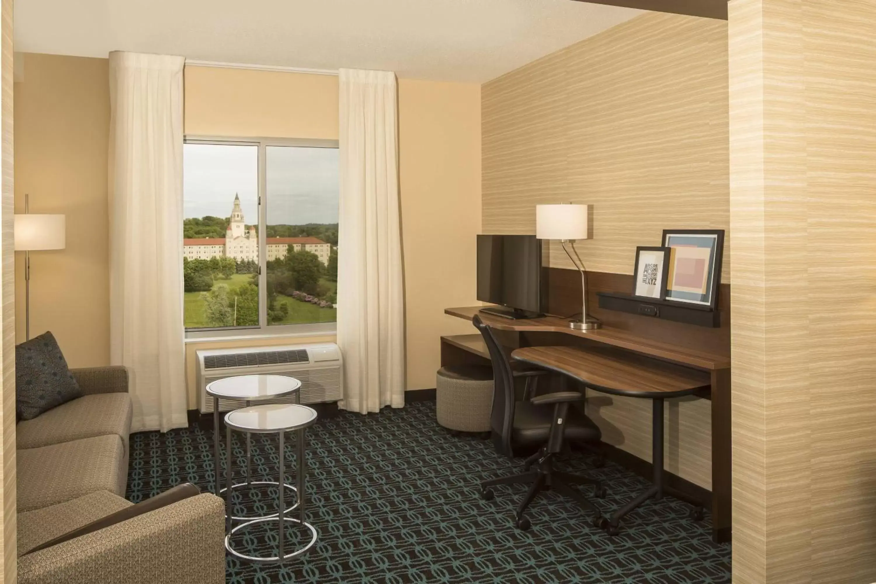Bedroom in Fairfield Inn & Suites by Marriott Pittsburgh North/McCandless Crossing