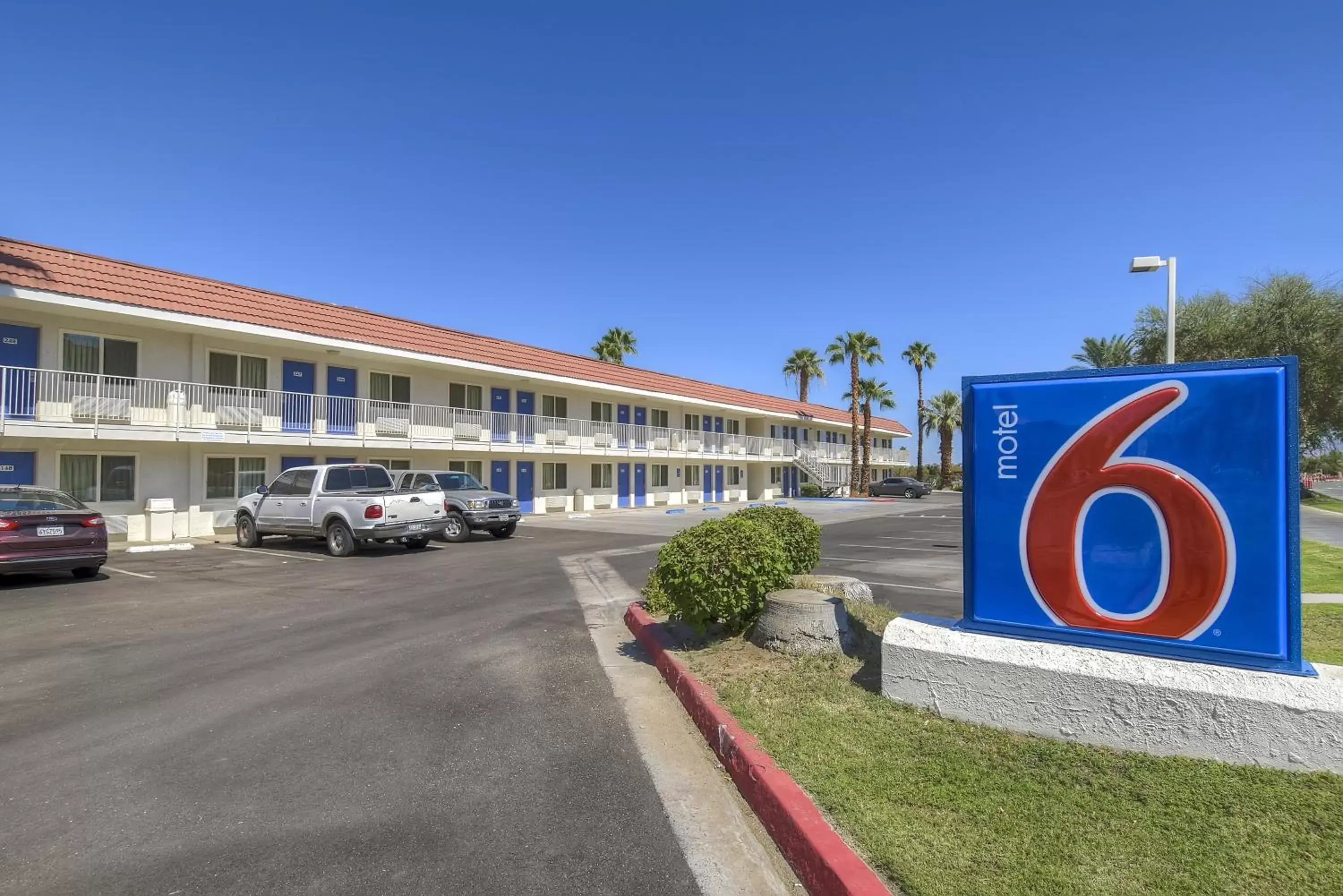 Facade/entrance, Property Building in Motel 6-Rancho Mirage, CA - Palm Springs