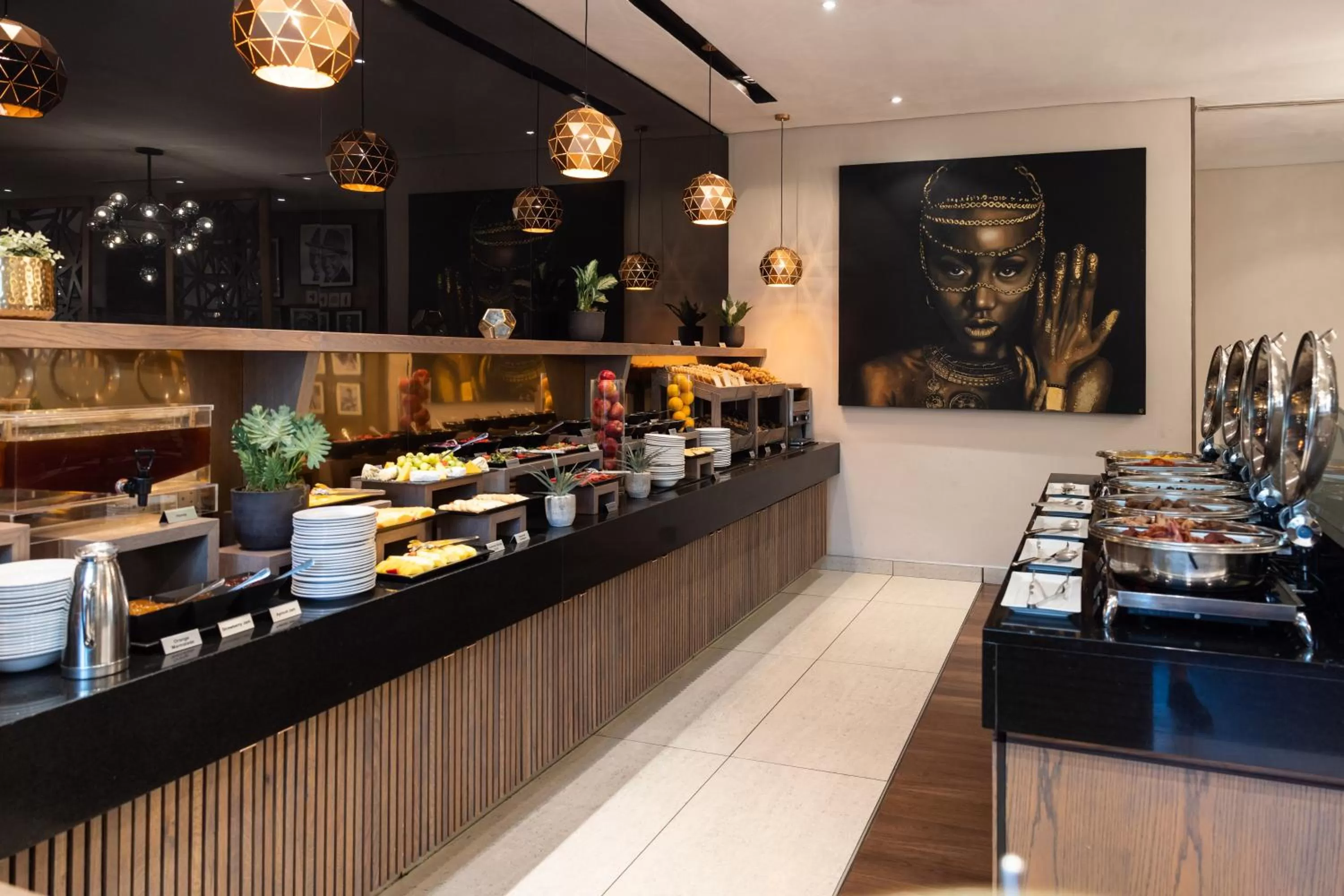 Restaurant/places to eat in Pepperclub Hotel