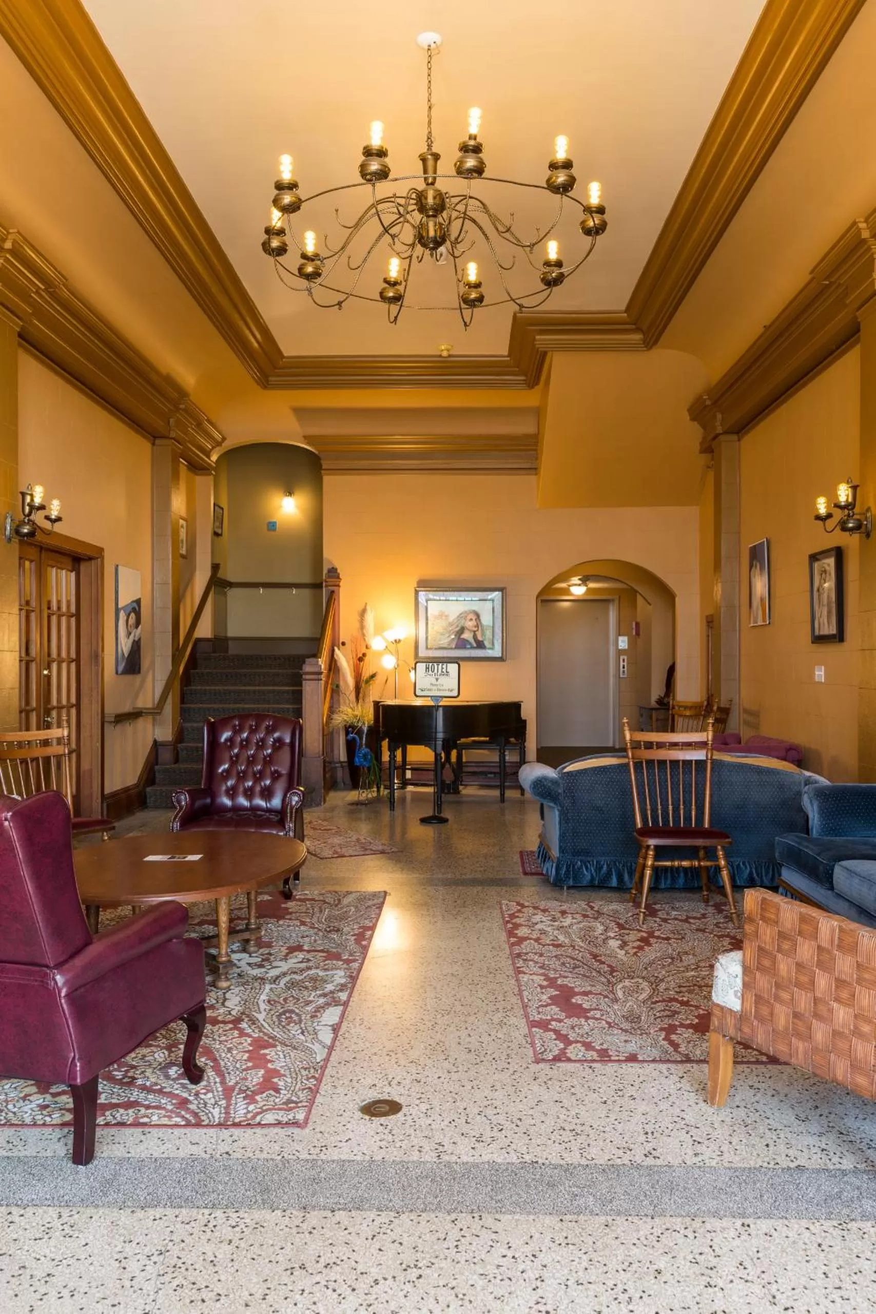 Lobby or reception in Hotel Cathlamet