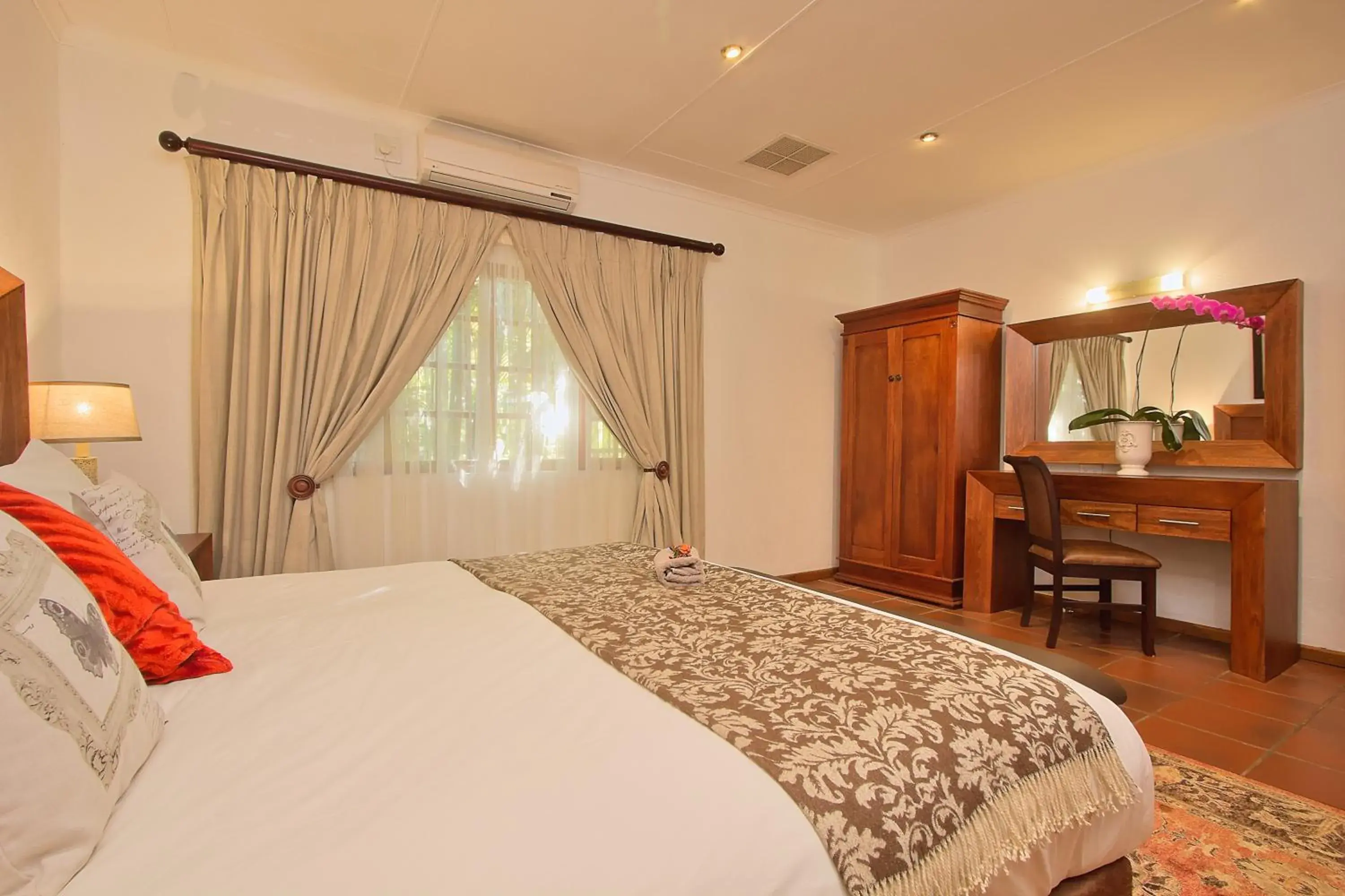 Bedroom, Bed in Tzaneen Country Lodge