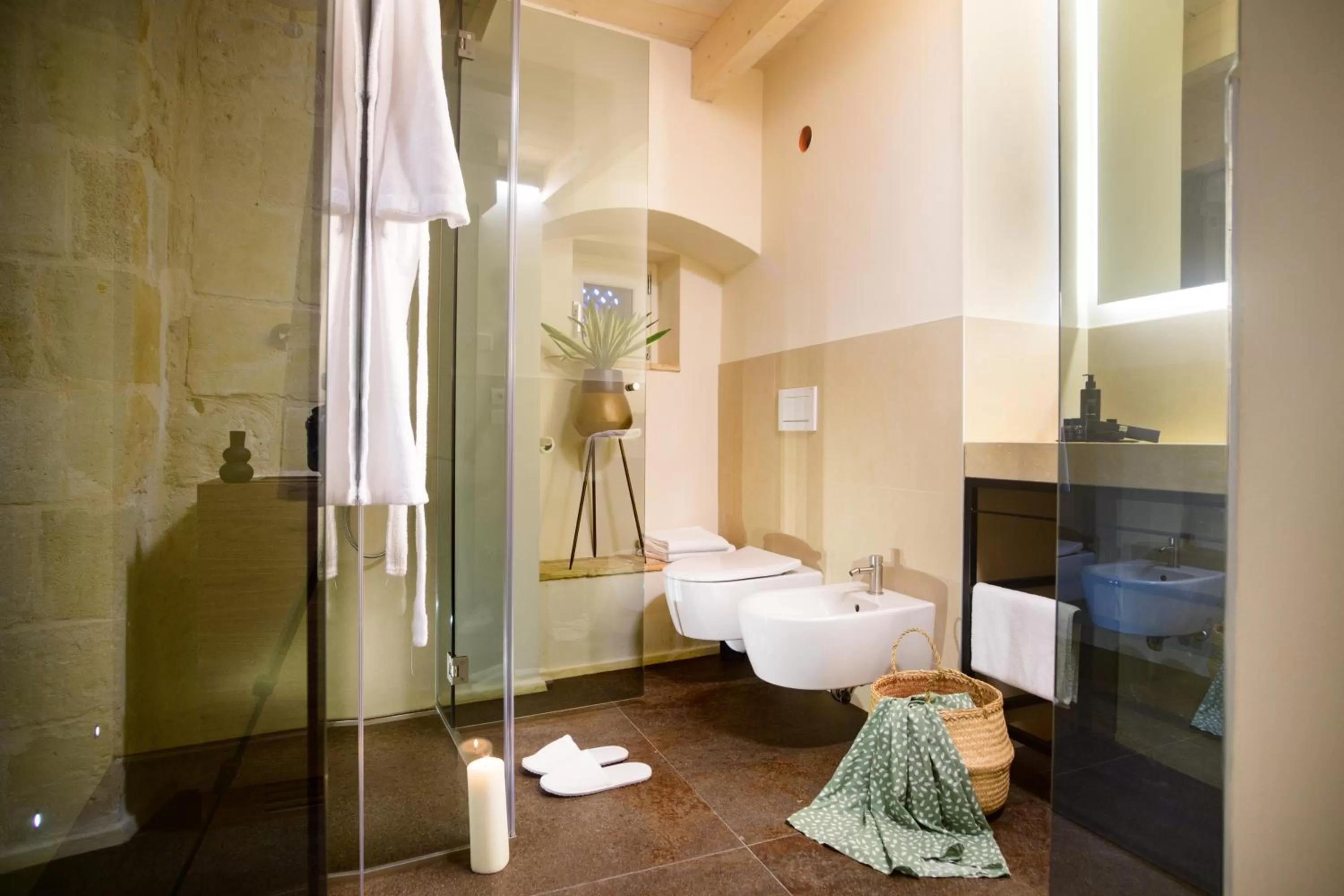 Shower in Le Malve Cave Retreat