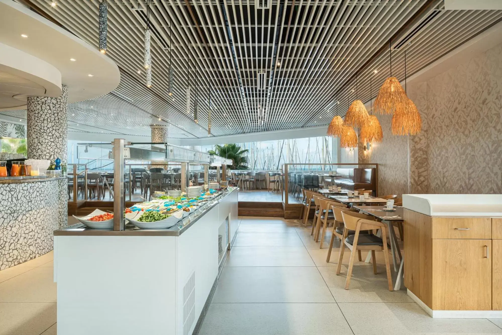 Breakfast, Restaurant/Places to Eat in Carlton Tel Aviv Hotel – Luxury on the Beach