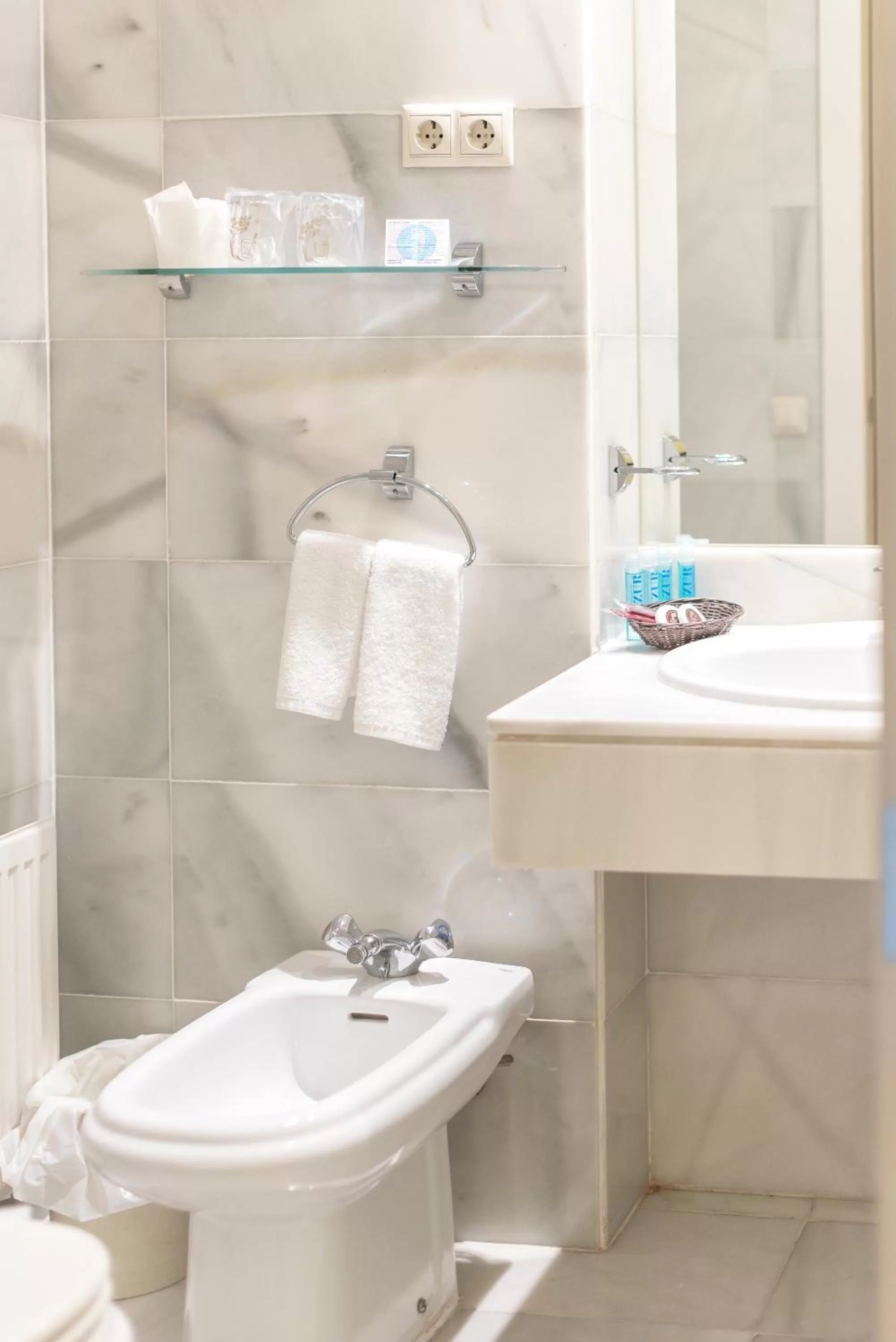 Shower, Bathroom in Hotel Concordy