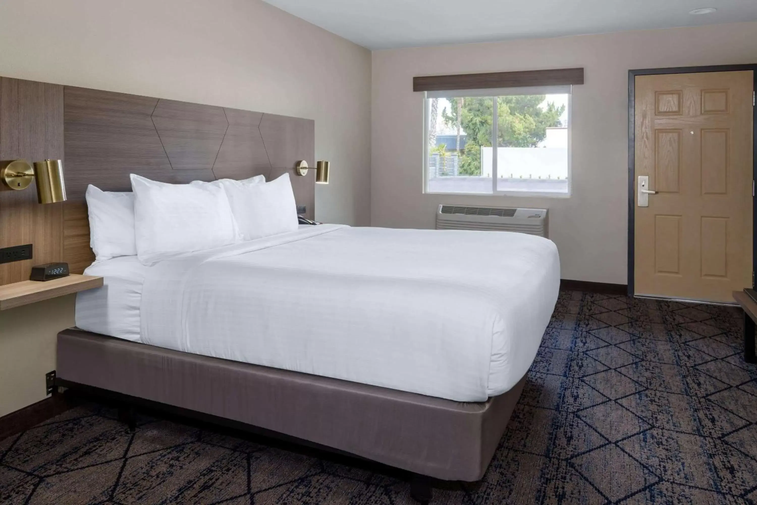 Photo of the whole room, Bed in Ramada by Wyndham Modesto Yosemite Area